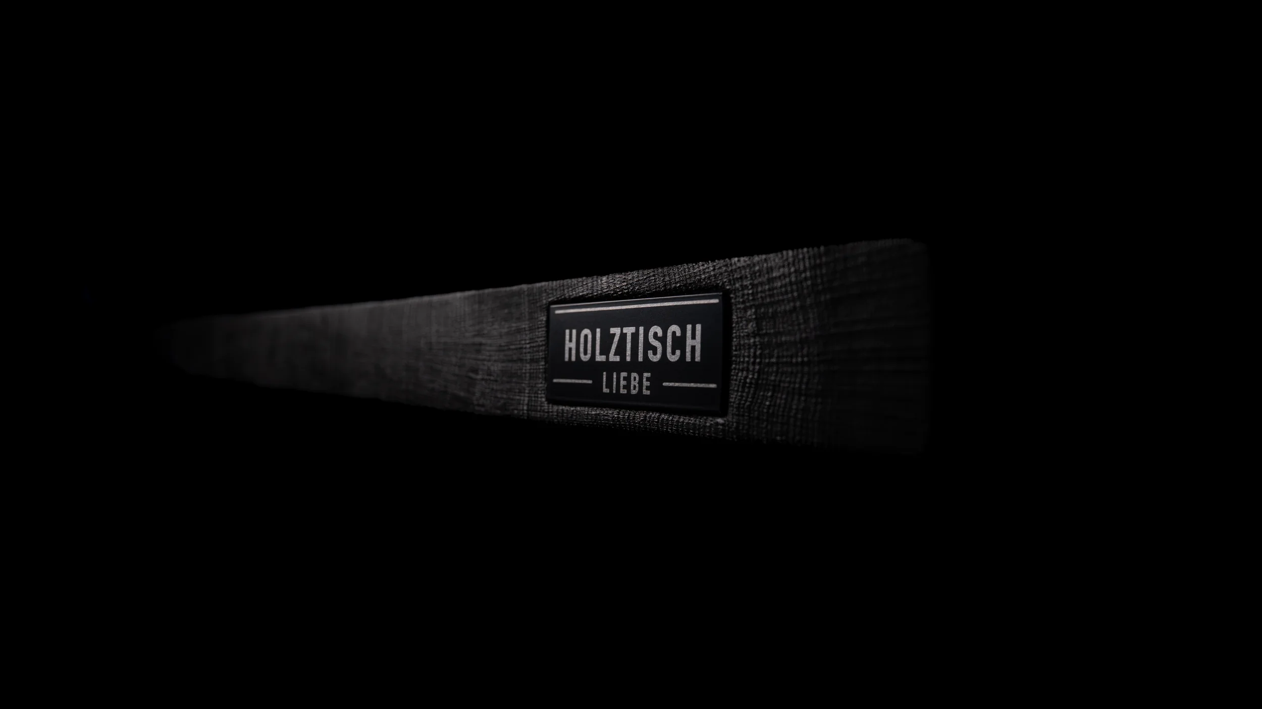Holztisch_Detail.webp