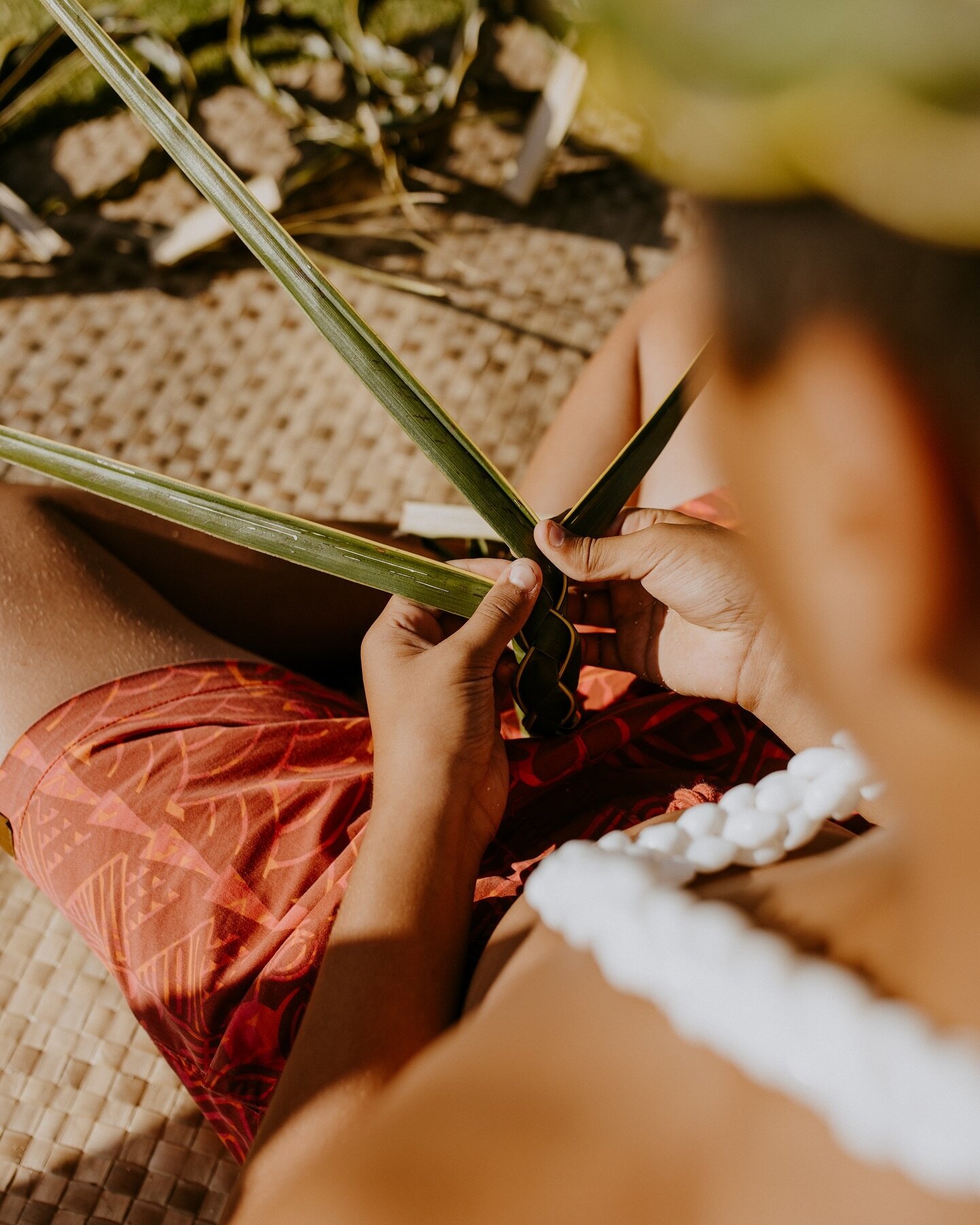 Let&rsquo;s weave together!

Join us beachside and let us teach you how to make your own headband from nature 🌴

📷: @ashfabhawaii

#AuliiLuau #Kauai #Hawaii #Poipu #Luau #KauaiExperience #OceanfrontLuau #HawaiianCulture #IslandParadise