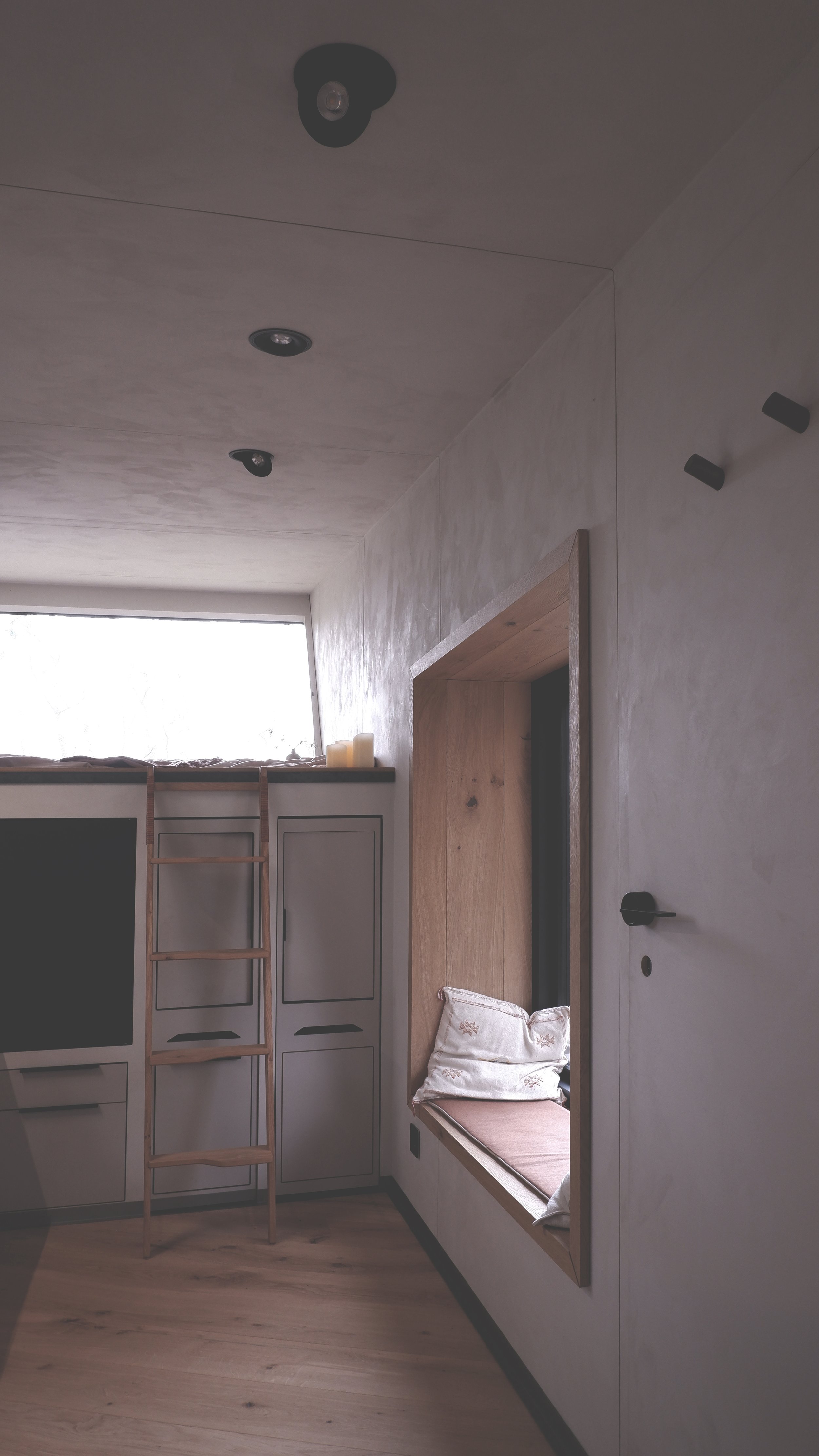 husly-projekt-tinyhouse-nook-innenraum-erker.jpg