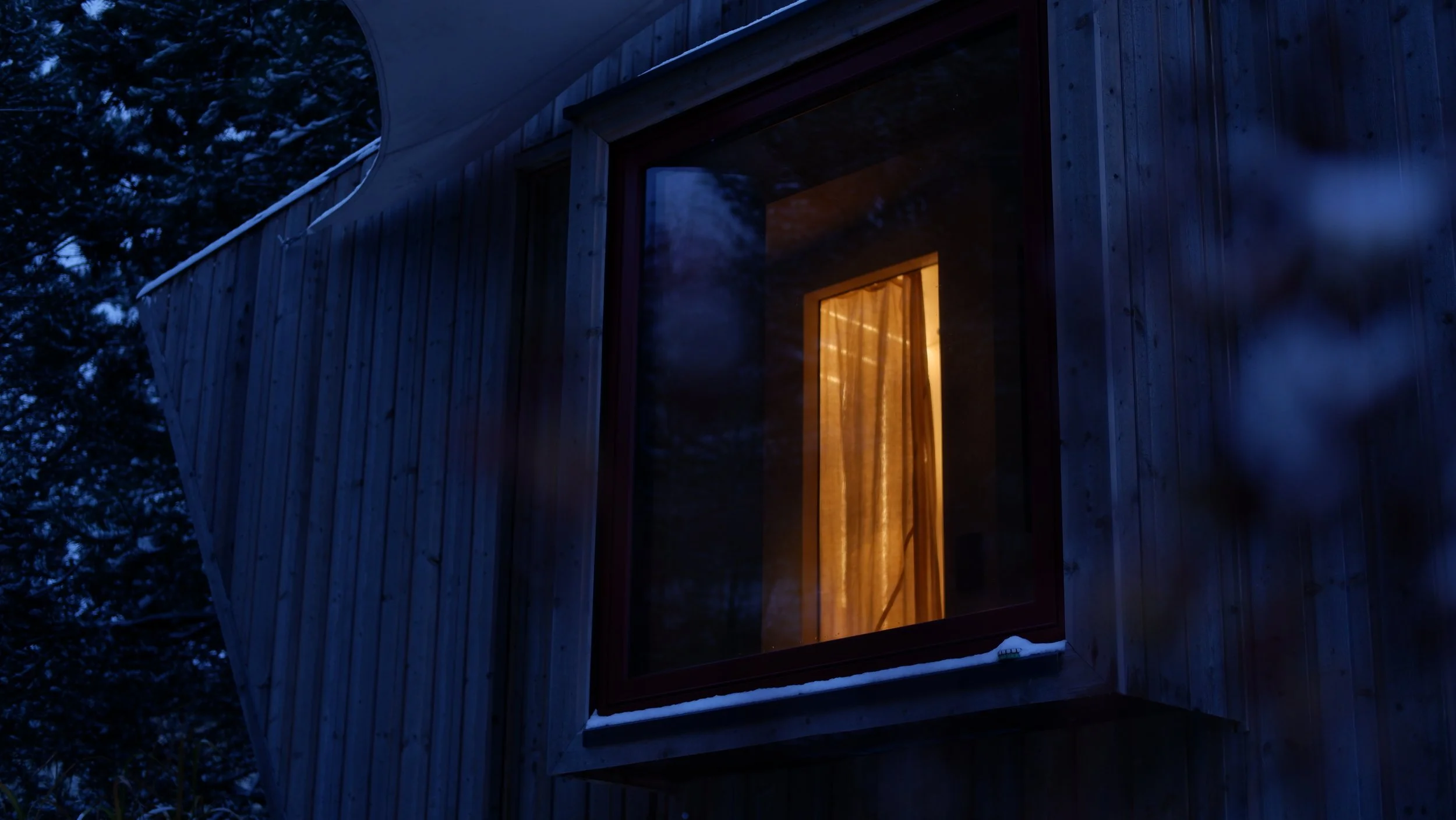 husly-projekt-tinyhouse-nook-außenansicht-fenster.JPG