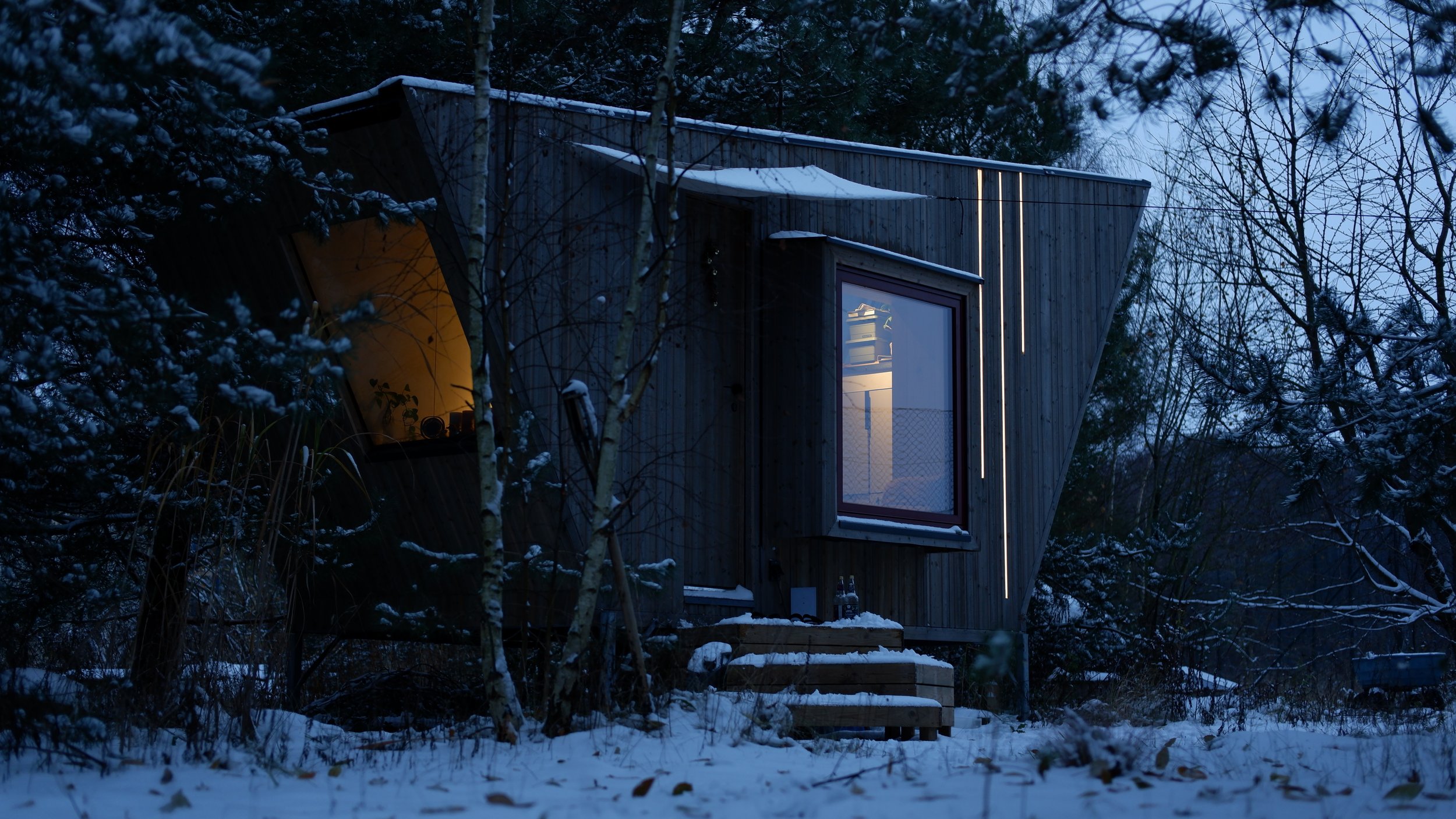husly-projekt-tinyhouse-nook-außenansicht-winter.JPG