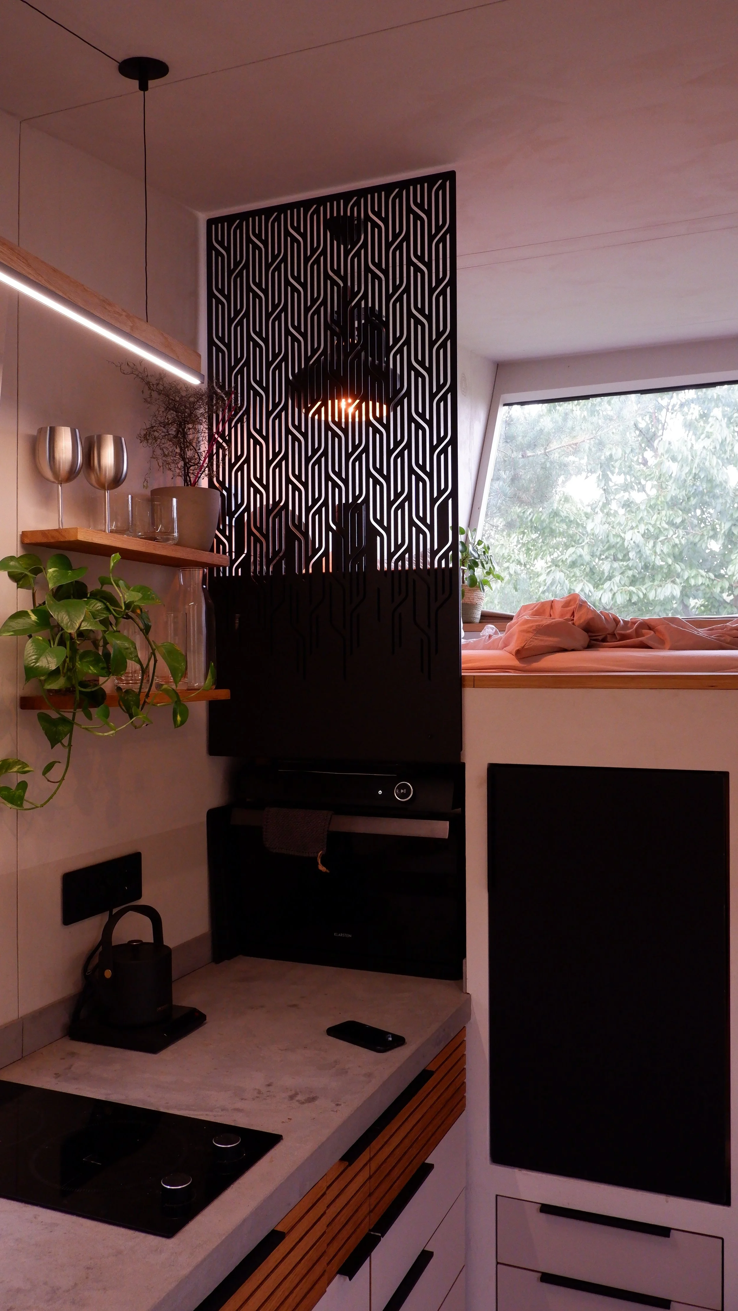 husly-projekt-tinyhouse-nook-blick-küche-schlafebene.JPG