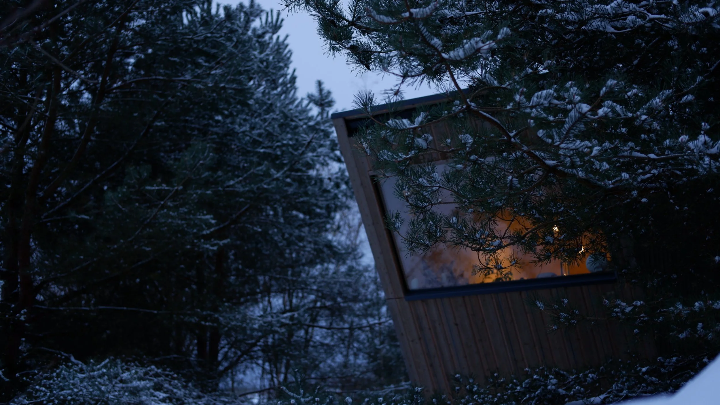 husly-projekt-tinyhouse-nook-außenansicht-winter-front.JPG