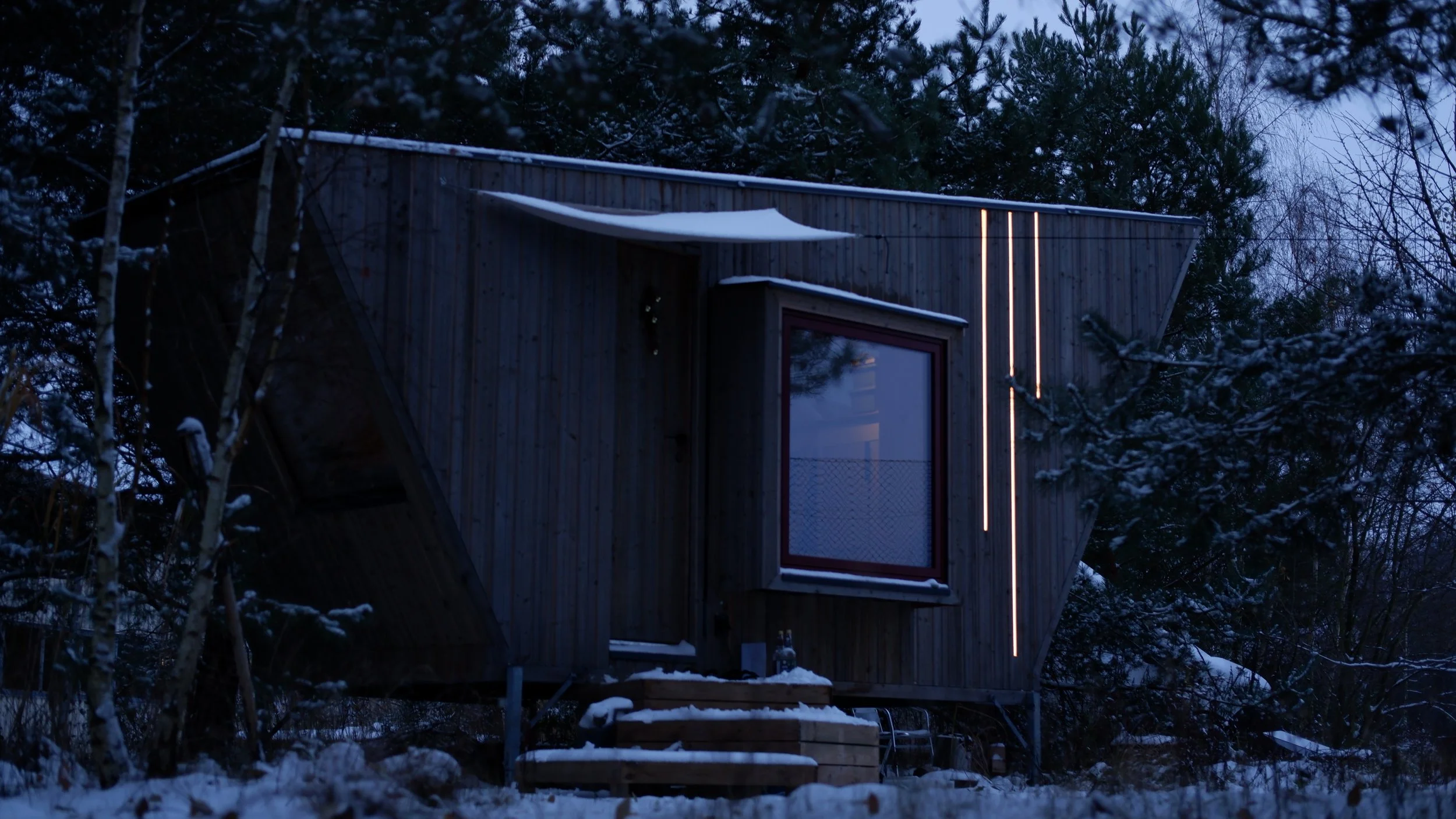 husly-projekt-tinyhouse-nook-außenansicht-winter-licht.JPG