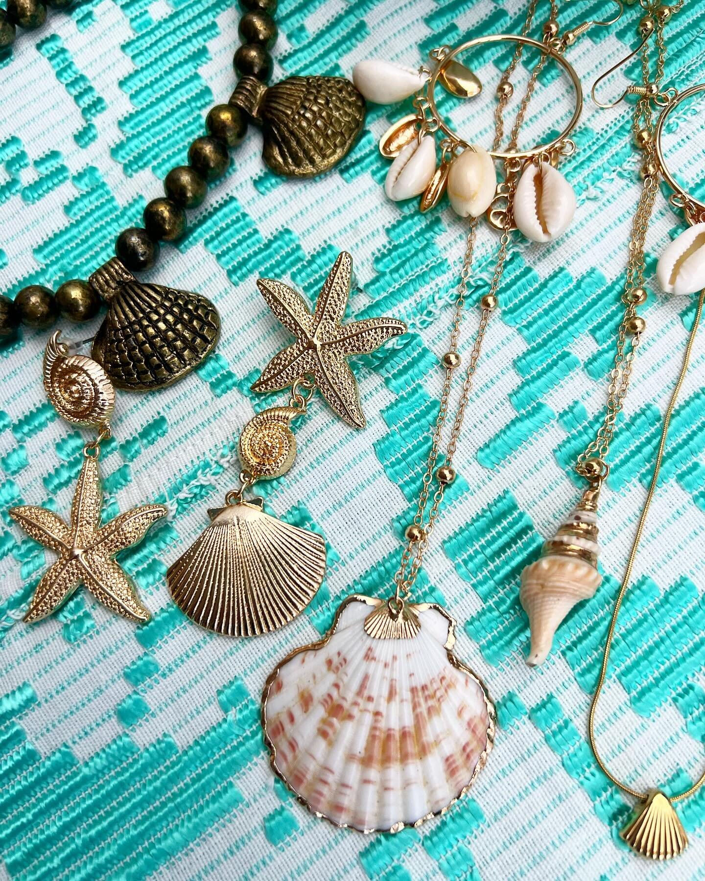 She sells seashells on the sea shore&hellip;..BTS from our shoot yesterday 💙💙💙

#bts #accessories #shells #beach #island #boho bohemian #photoshoot #joy #create #inspire #spring #summer