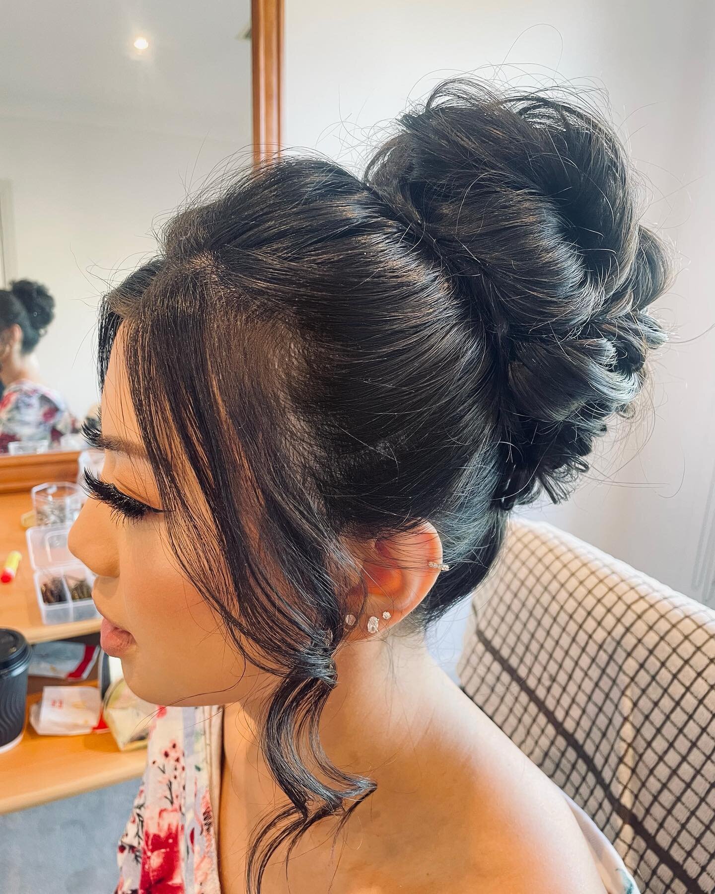 My favorite style at the moment! A gorgeous high bun! 

#highbun #hair #hairstyles #weddings #weddinghair #weddinghairstyles #formalhair #bridalhair