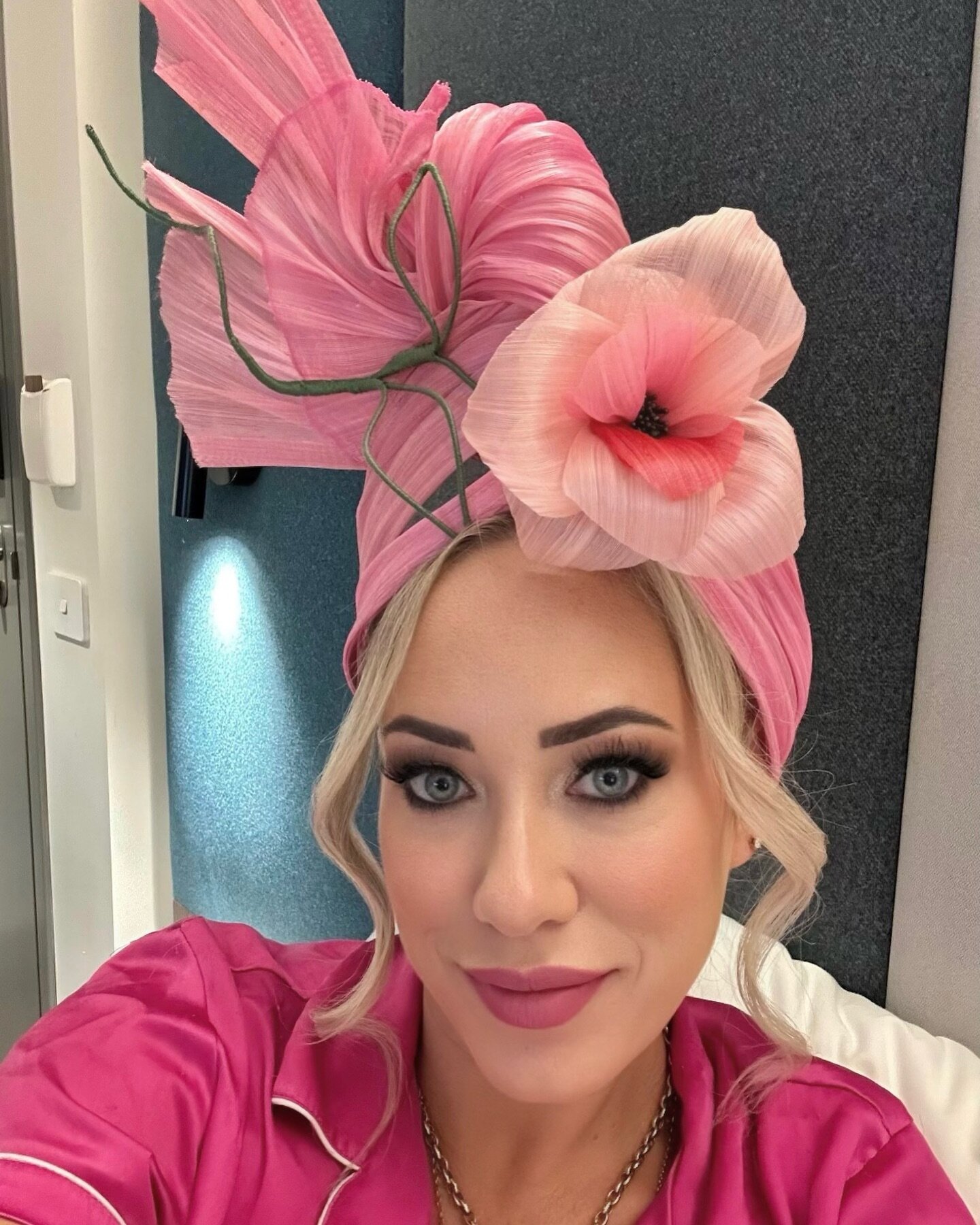 Throw back to the racing season! Gorgeous oaks day fashion entrant Tina ❤️

Just loving the pink! 

#pinkaesthetic #hair #makeup #makeupnearme #hairstylistmelbourne #makeupartistmelbourne #racingcarnival