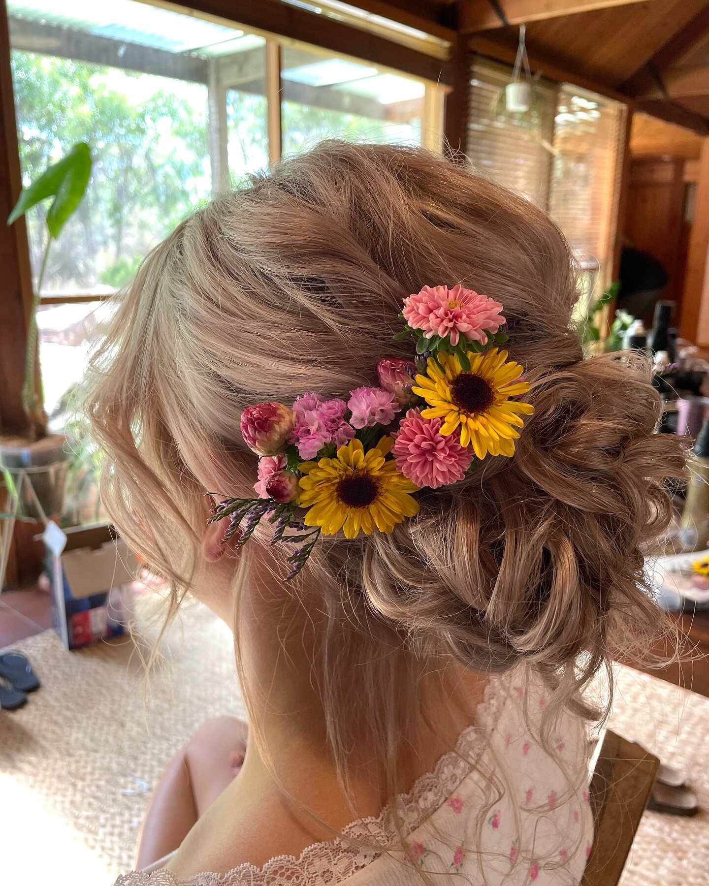 Sweet bridal bun 🥰

#bridalhair #bridal #hairstyles #hairstylist