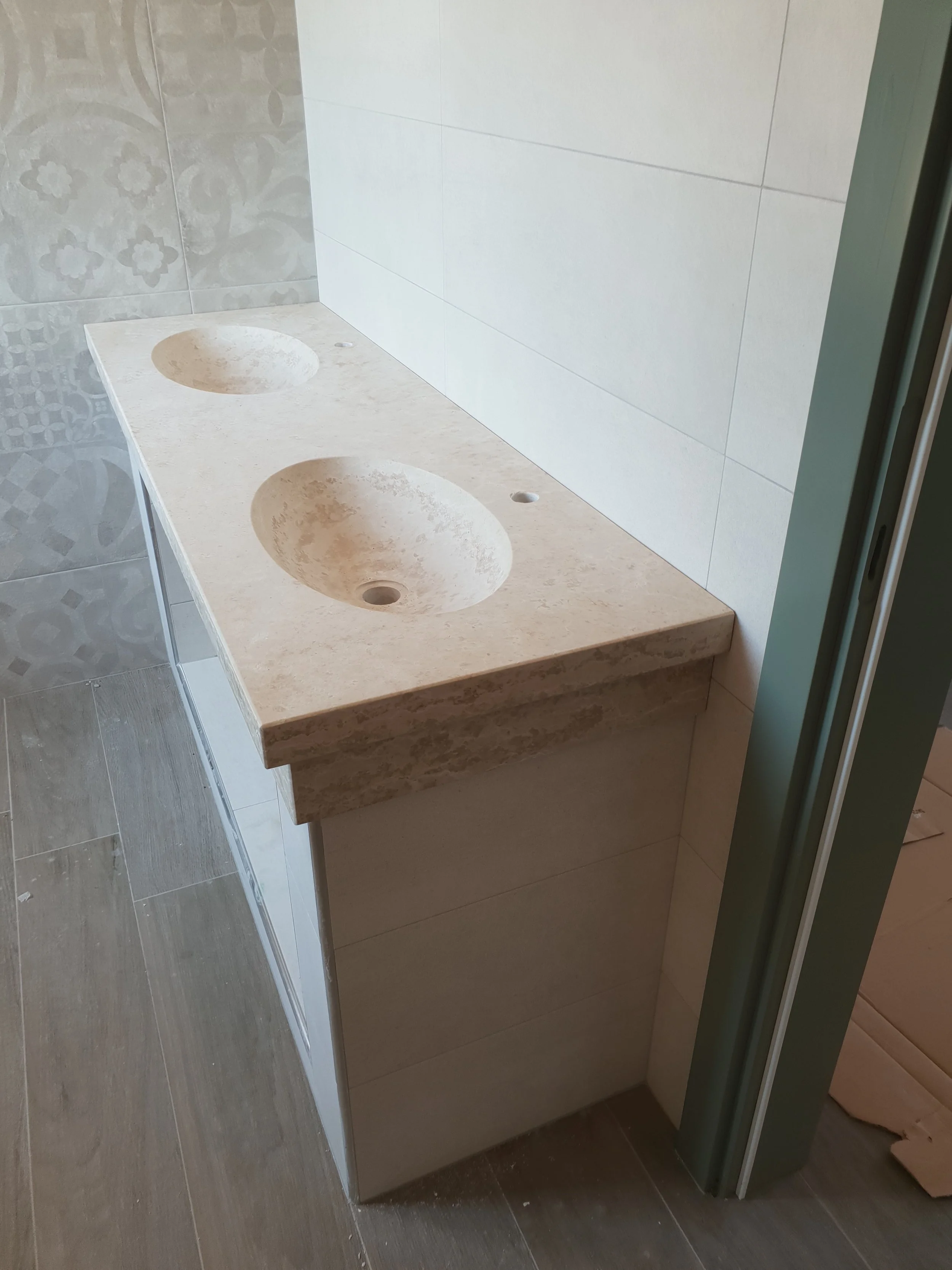 Doppelwaschtisch aus Naturstein