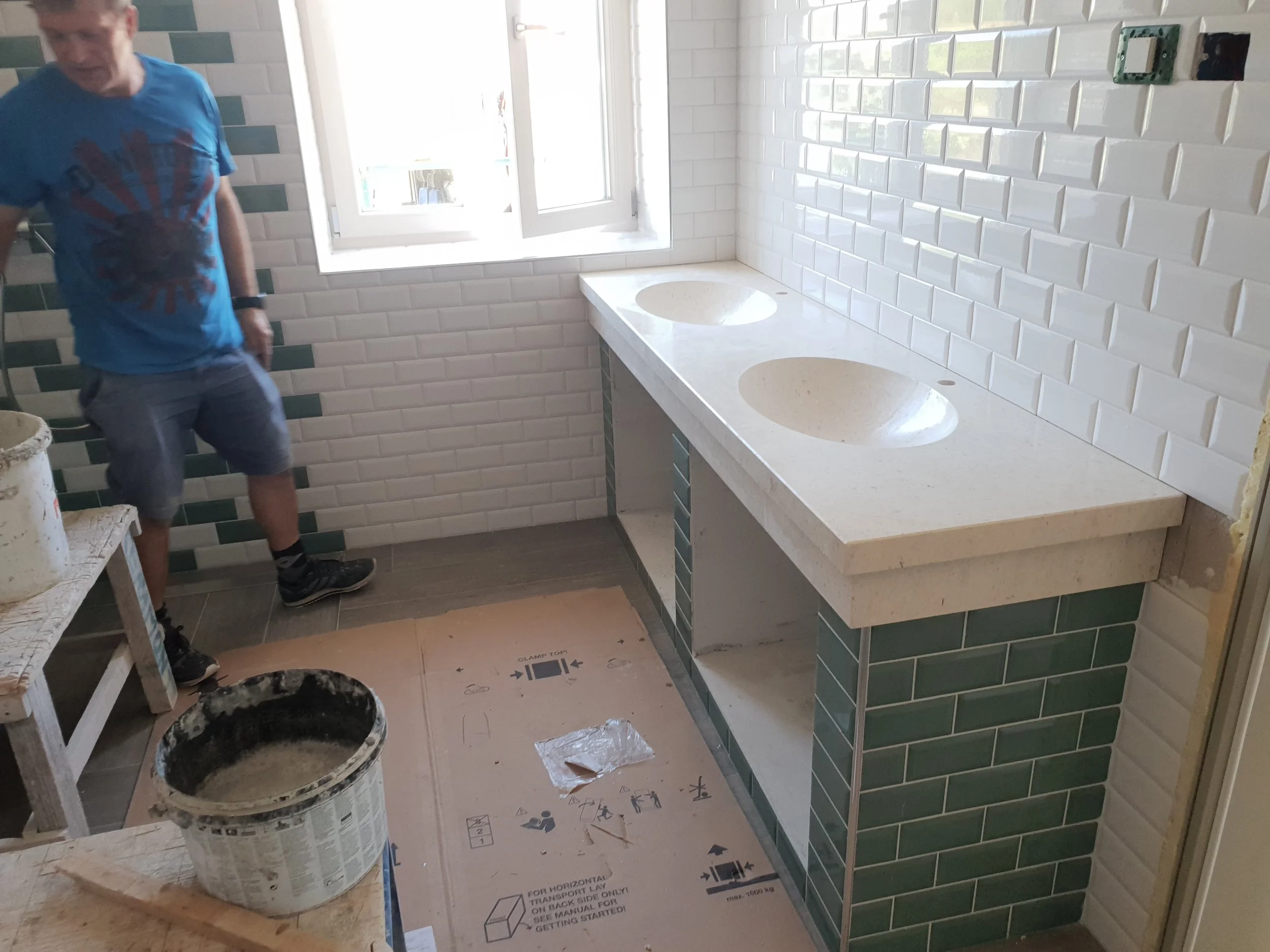 Doppelwaschbecken aus Naturstein – Luxus Badezimmer