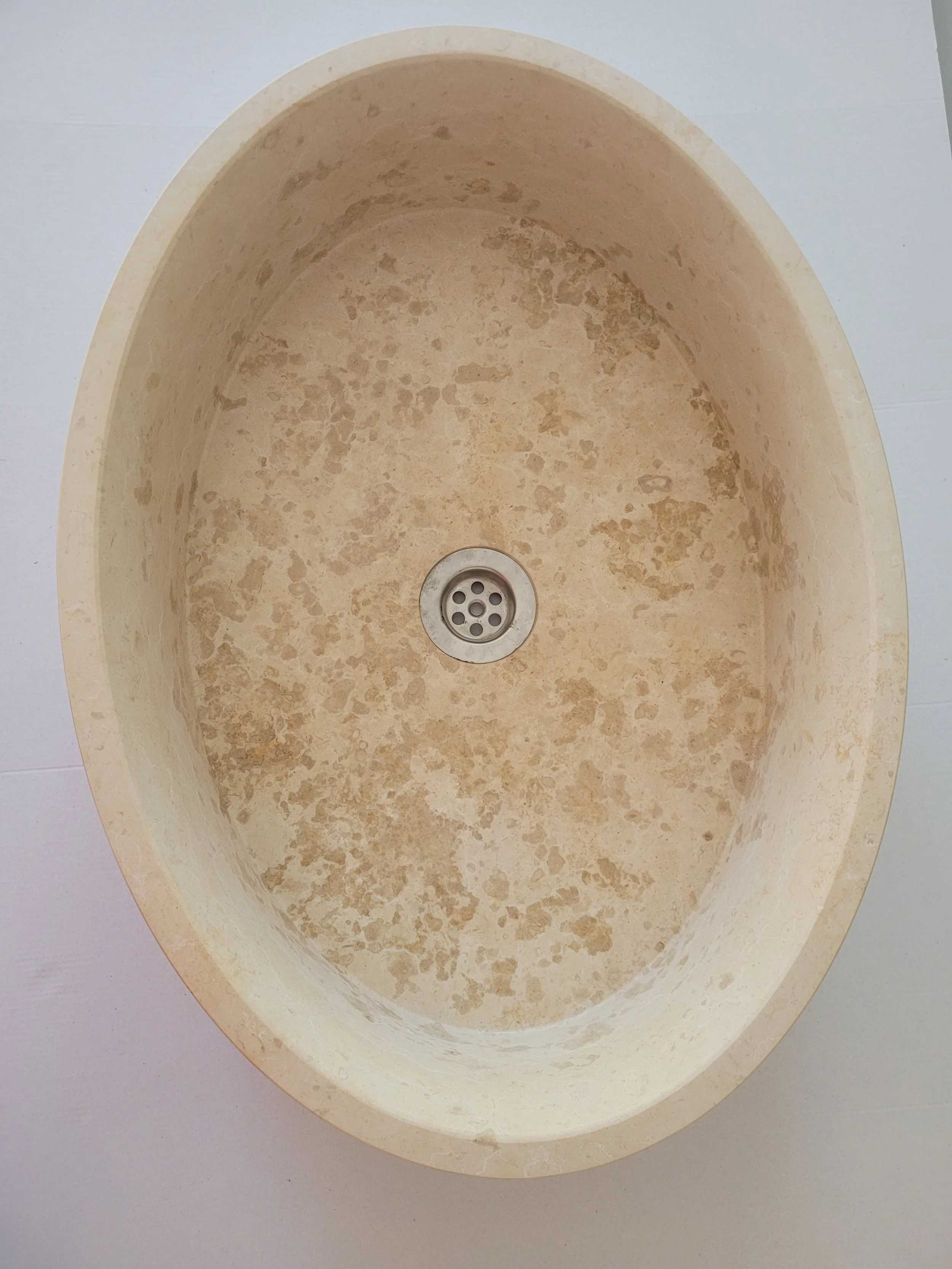 Maßgefertigtes Naturstein Waschbecken auf Konsole