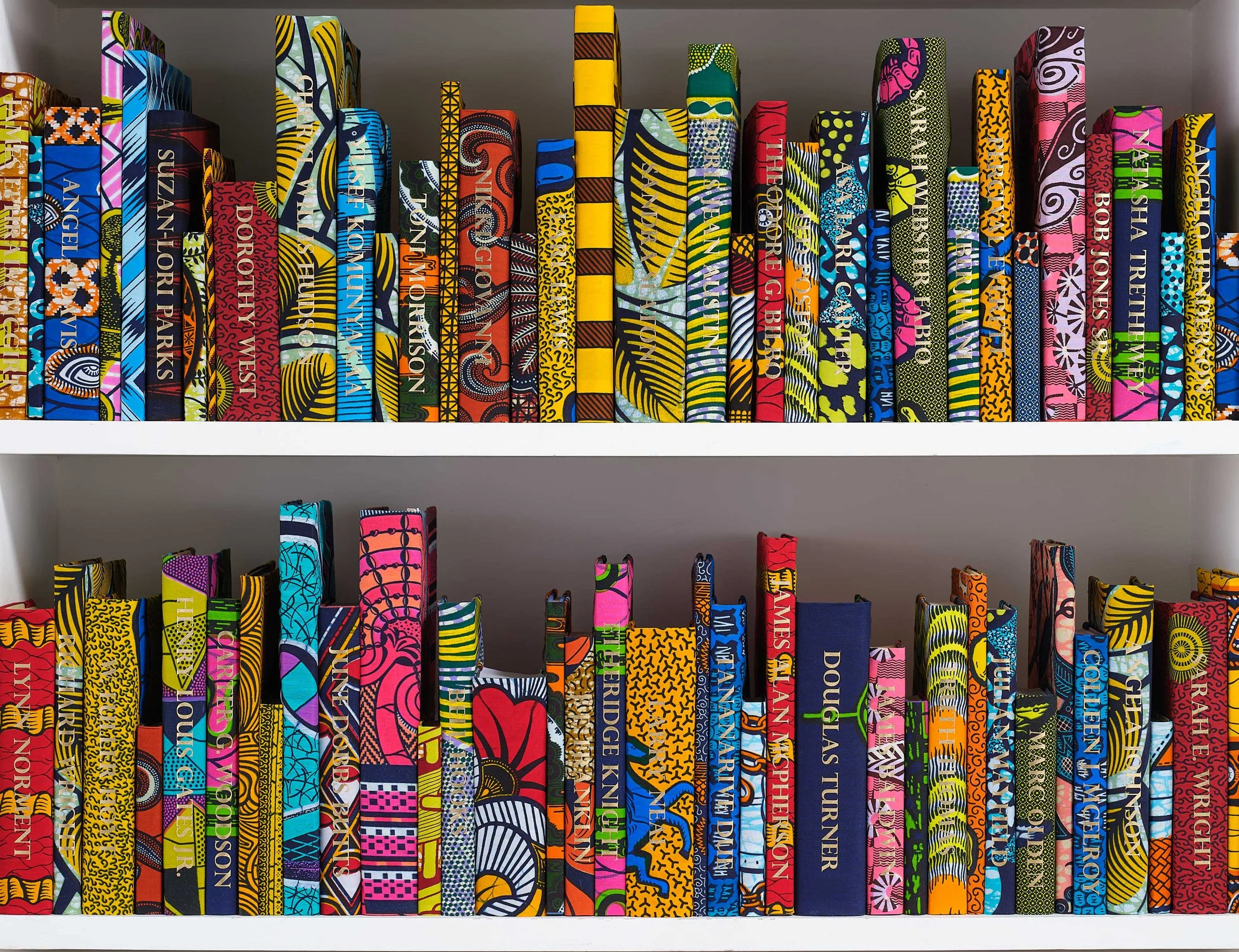 Yinka-Shonibare-The-Great-Migration-Library-(Writers)-3.jpg