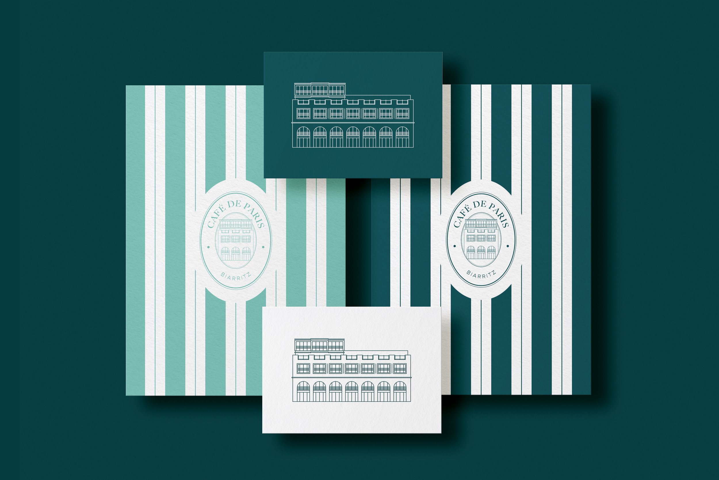 scene-with-paper-mockups-on-v1-top-view copie.jpg