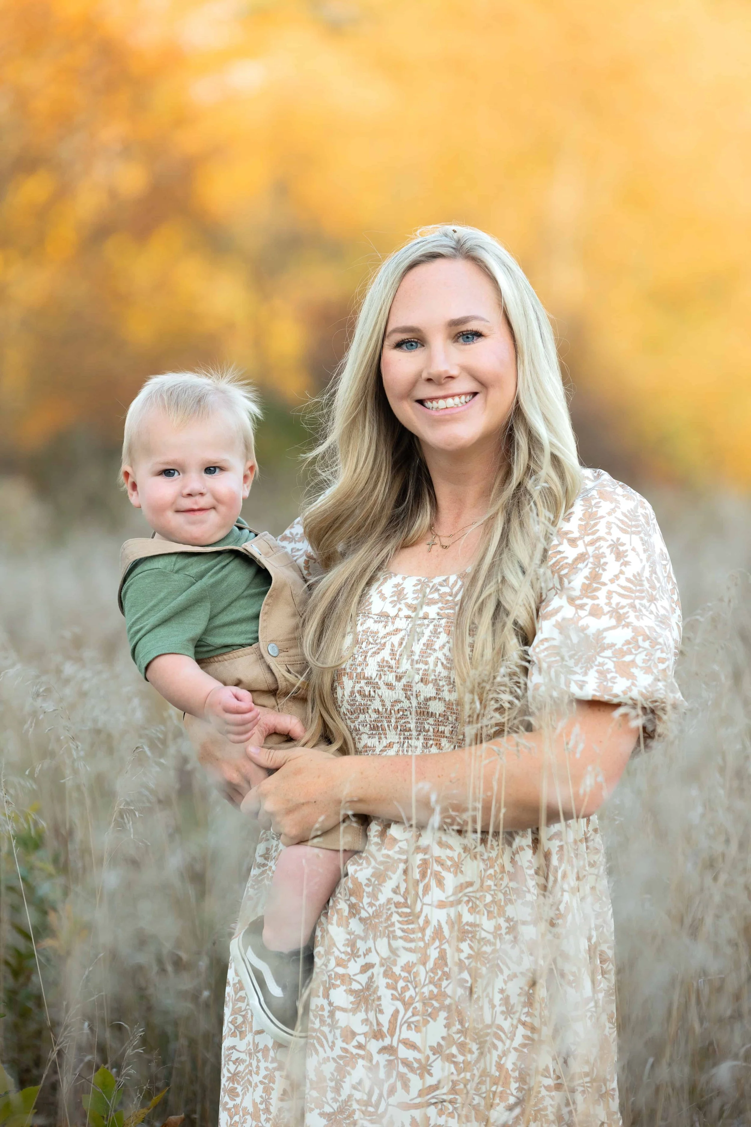 mother son outdoorf fall photography in field.jpg