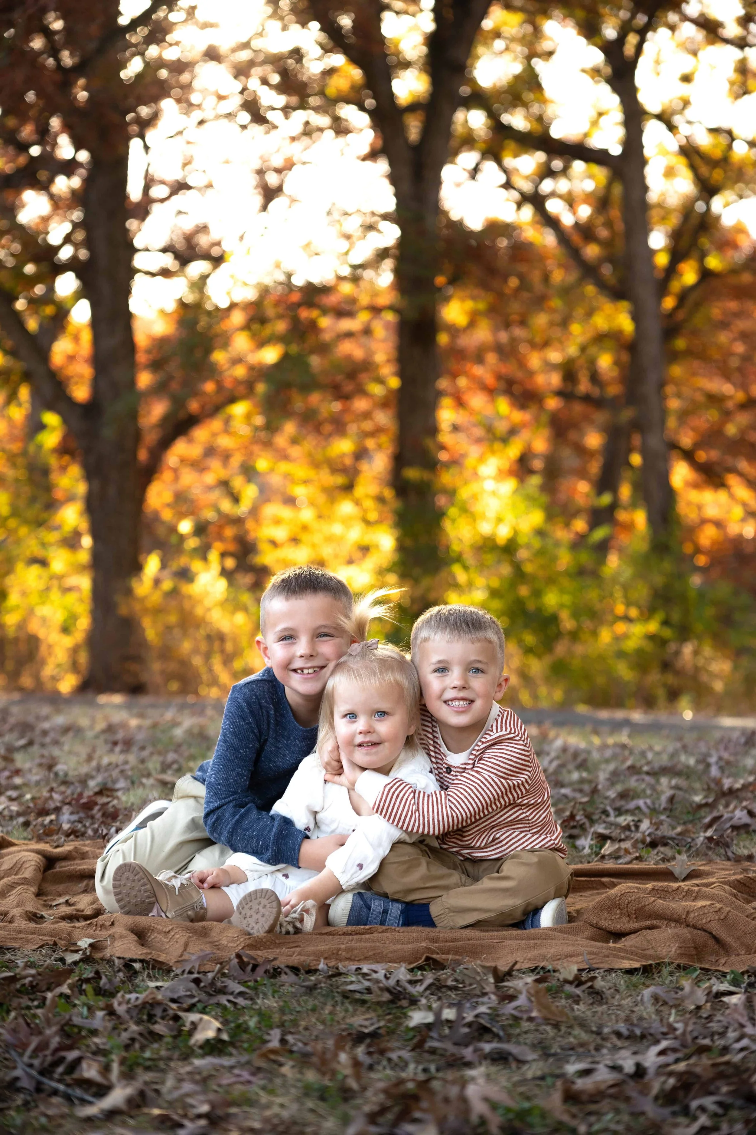 waukee bettendorf familiy outdoor photography toddlers together.jpg