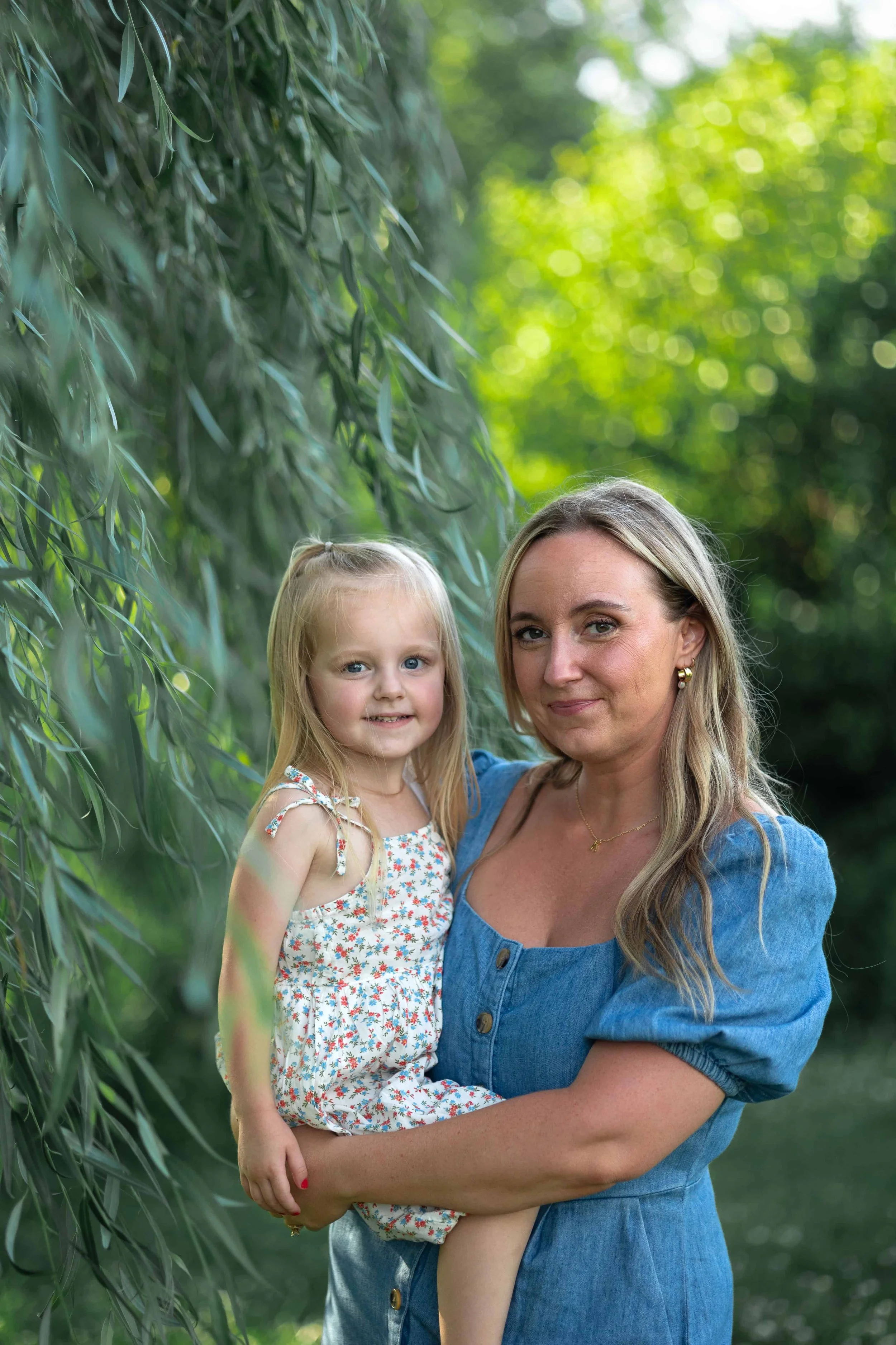 mother daughter outdoor photography bettendorf waukee.jpg