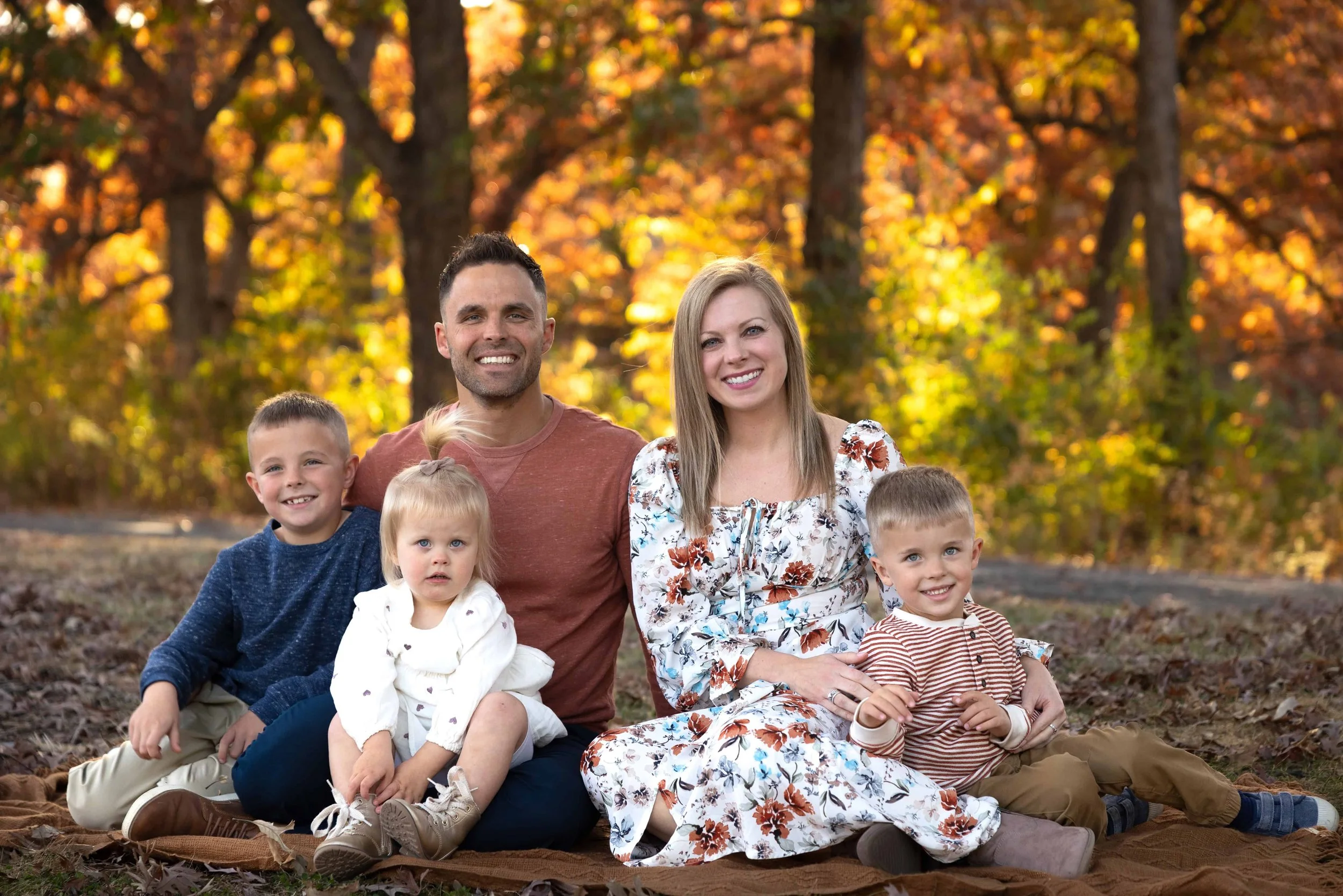 VO-waukee bettendorf familiy outdoor photography toddlers together.jpg.jpg