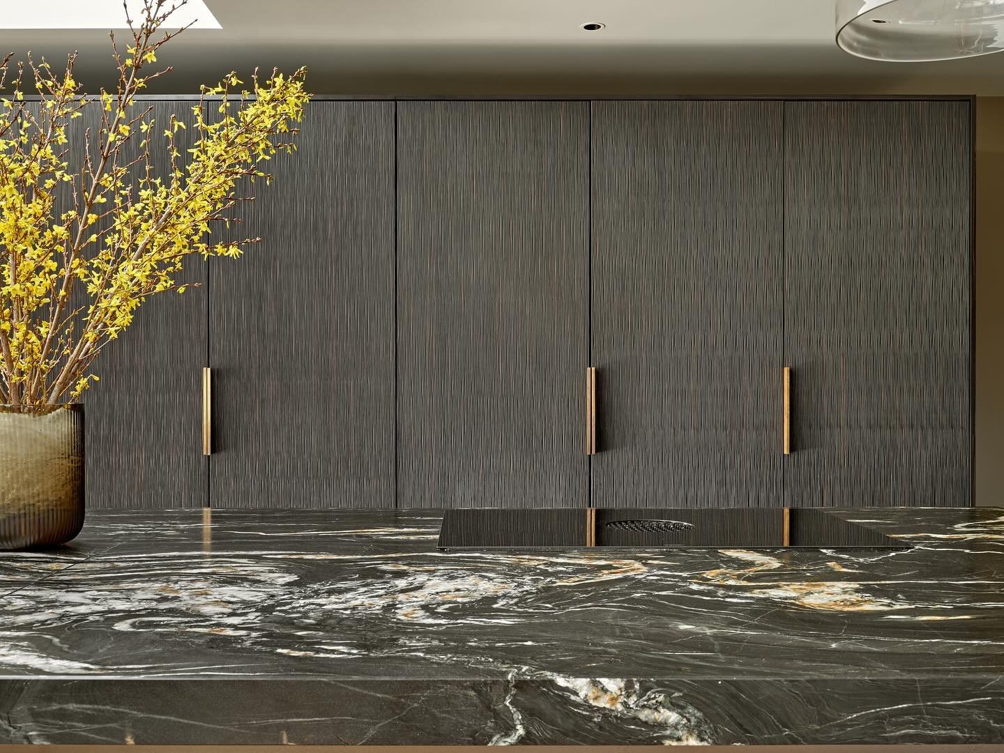It&rsquo;s starting to feel autumnal and you just want to add Chucky knitted layered and light candles. I love the warm tones of this kitchen, the client came to us already with this piece of stone and metal finish and a strong sense of what they wan