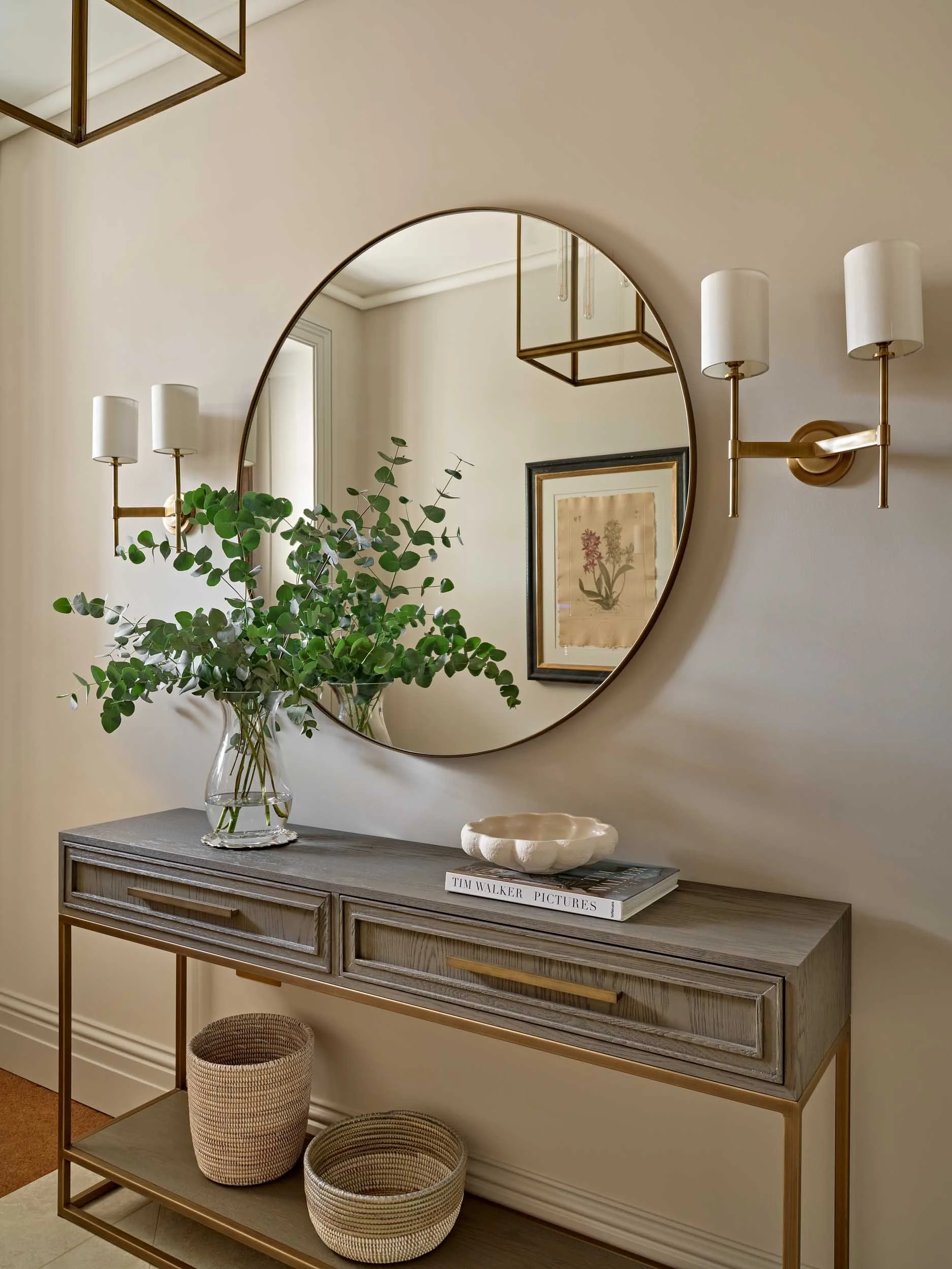 circular-mirror-hallway-entrance-console-table-neutral-colours