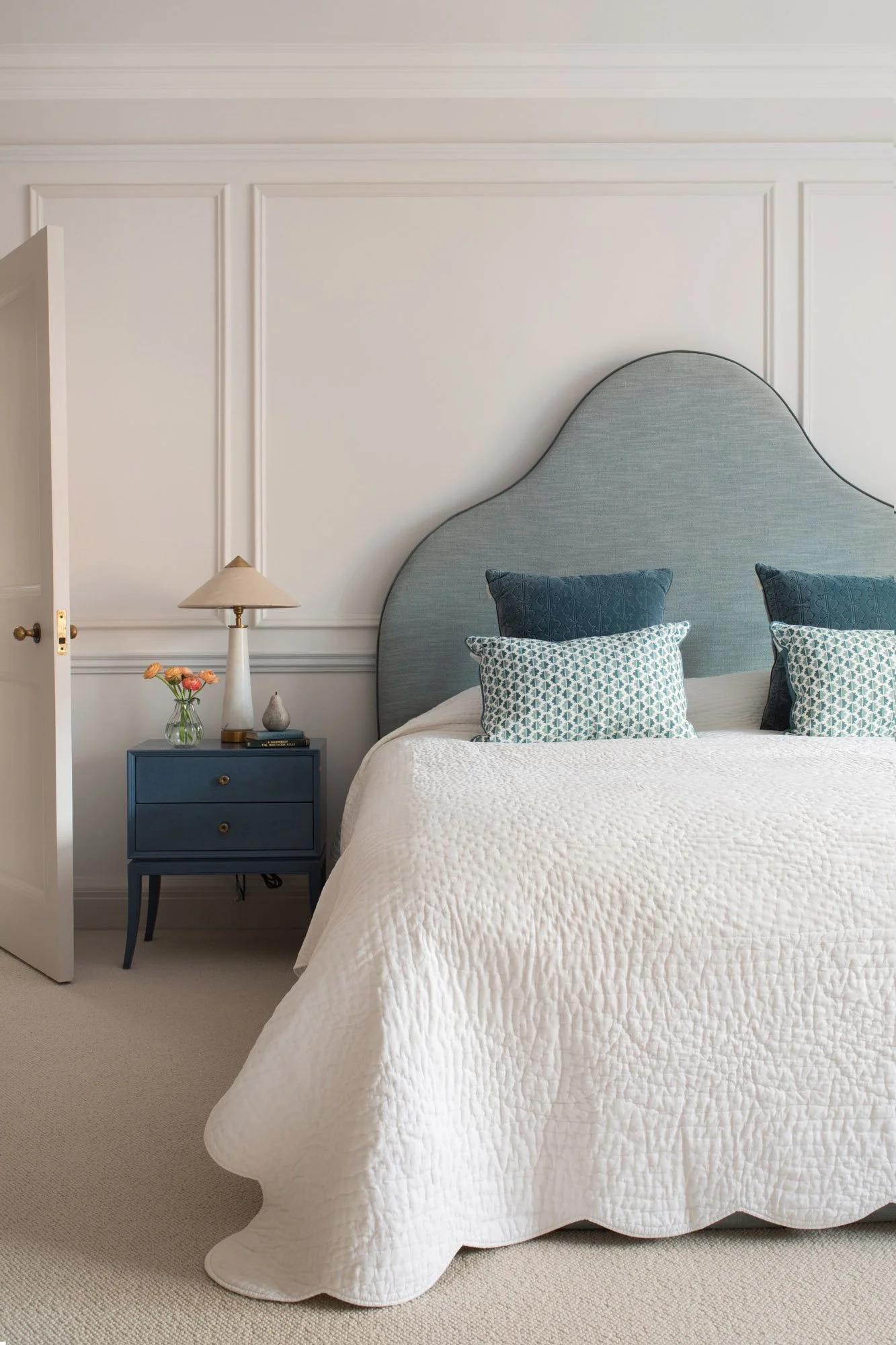 nikki_rees_residential_interior_design_wimbledon_village_grade_2_listed_property_guest_bedroom_white_company_bedthrow