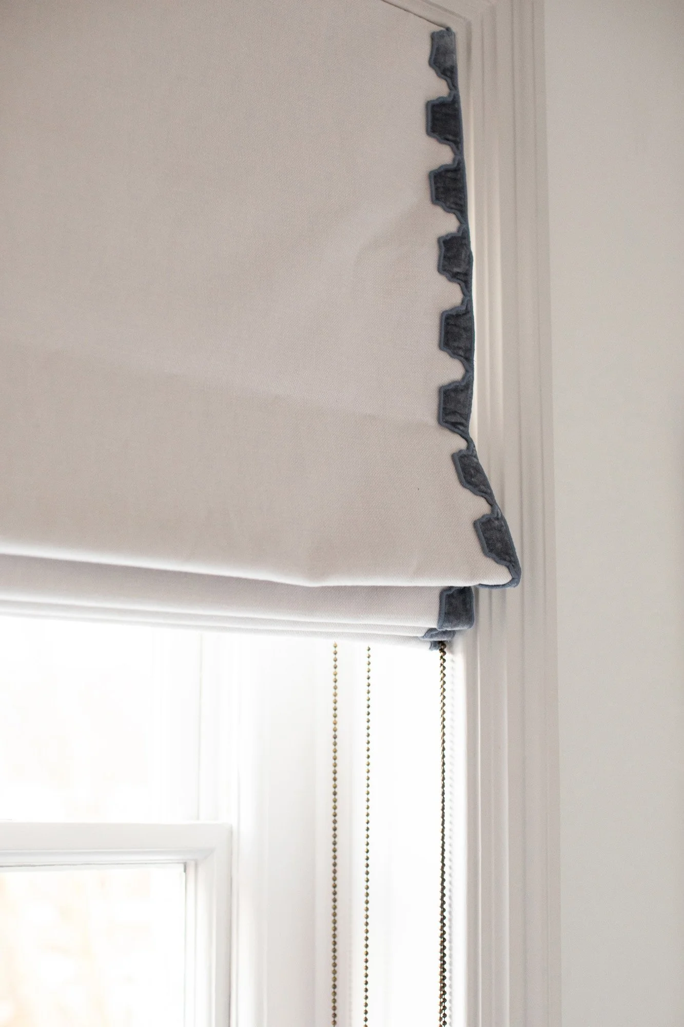 nikki_rees_residential_interior_design_wimbledon_village_grade_2_listed_property_guest_bedroom_samuel_and_som_trim