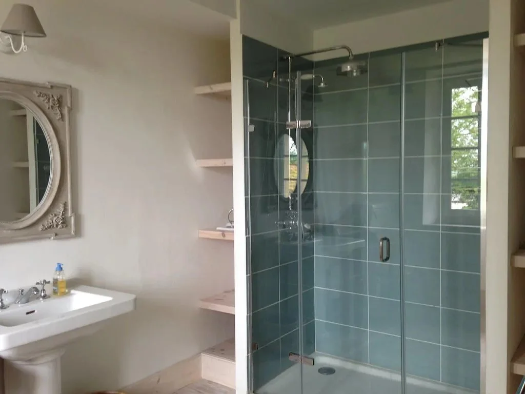 Ensuite Shower Bed 1.jpg