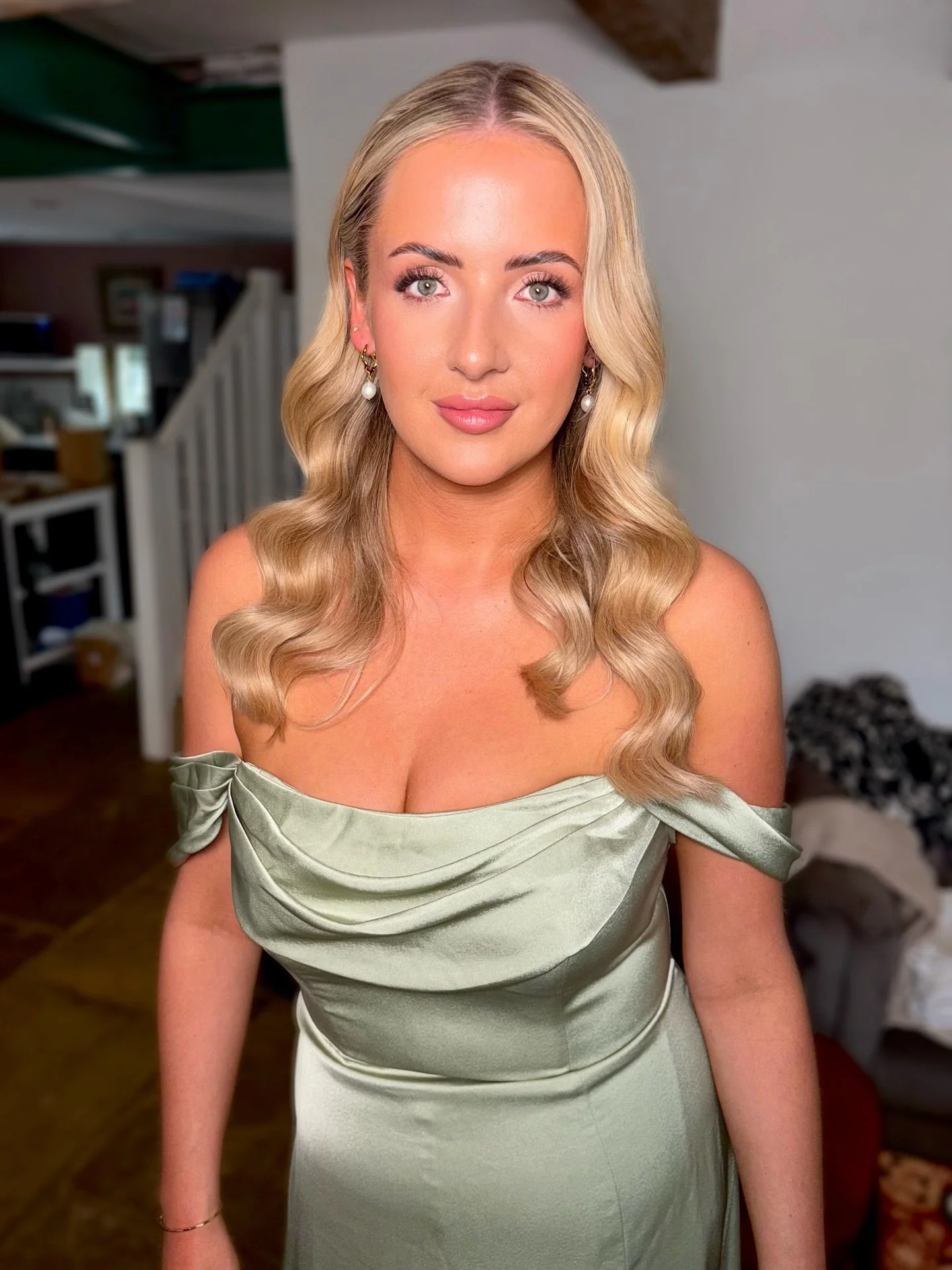 💕 MAID OF HONOUR! 💕

Katie where do I start! What a pleasure it was to meet you! Sister of the bride and epic MOH! I hope you all had the most amazing day celebrating your gorgeous sister @hanrbates 🥰

Hair by the incredible @paigelauren_bridalhai