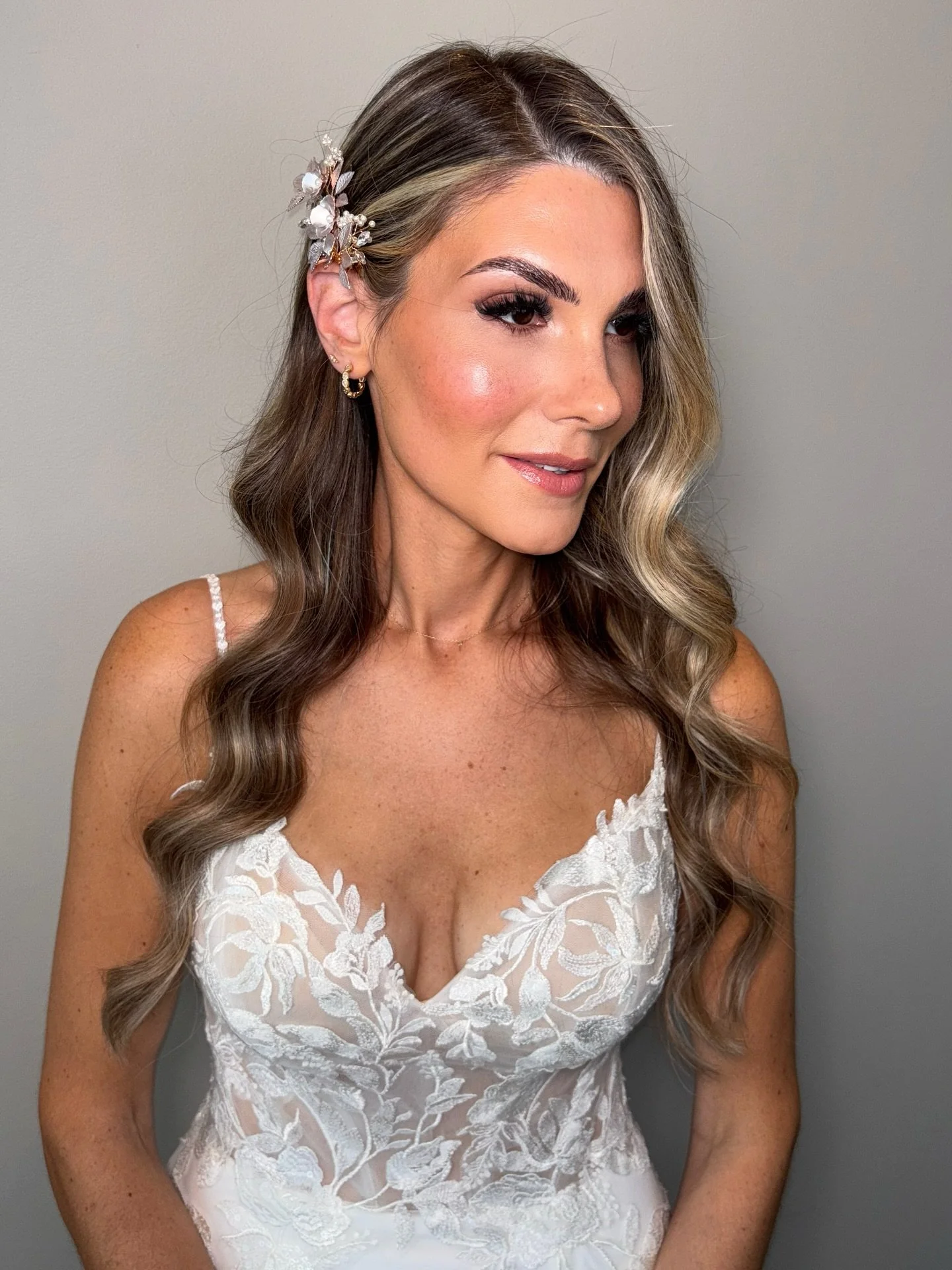 🤍 L E O N O R A 🤍

A closer look at the makeup for the gorgeous @nittynora84 😍
Leonora wanted her skin to look radiant, enough coverage to last but not to feel heavy. Using products by @danessa_myricks I can guarantee this is always the outcome!! 