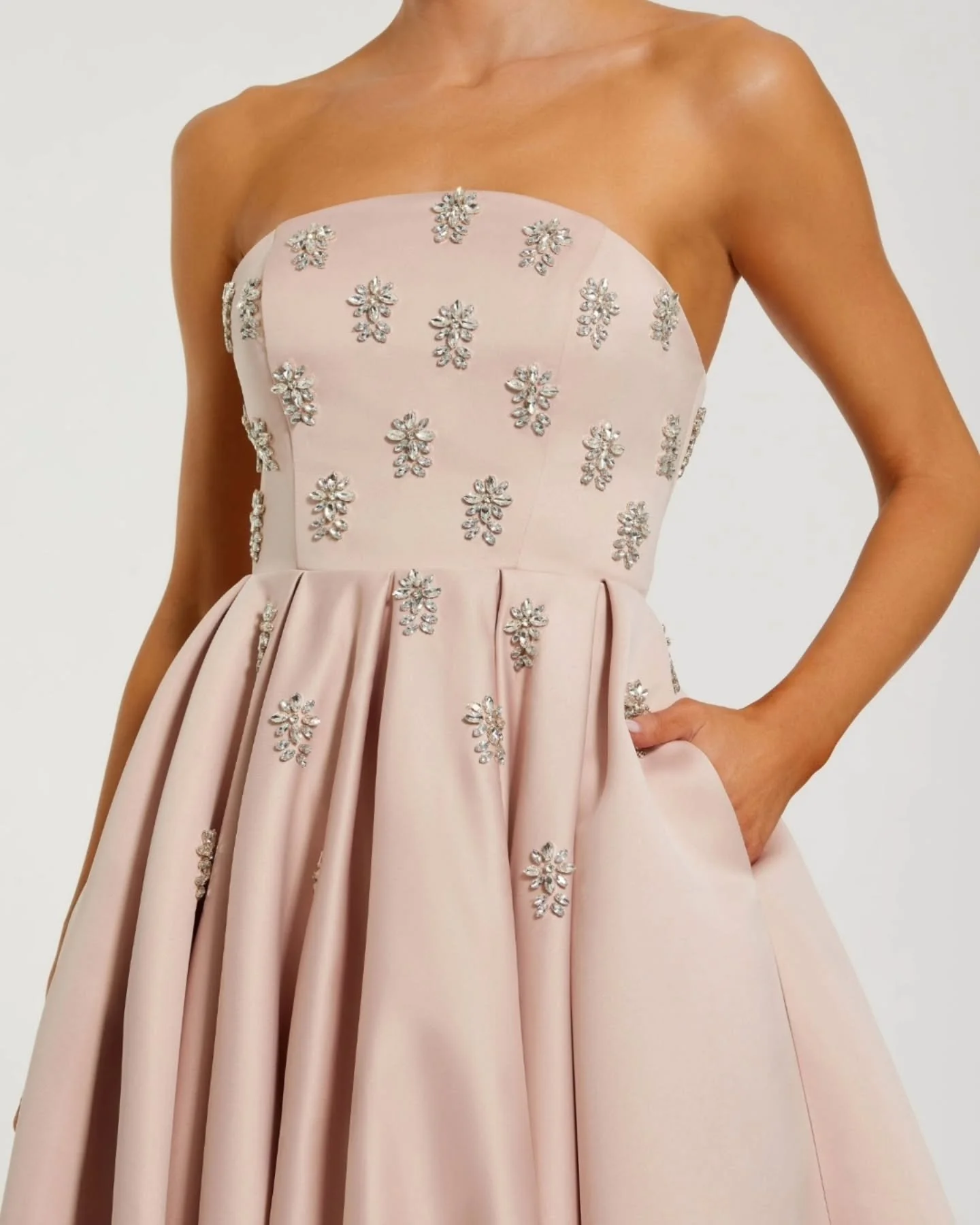The new collection of elegant wear has arrived.

Visit us today.

#abudhabi #elegance