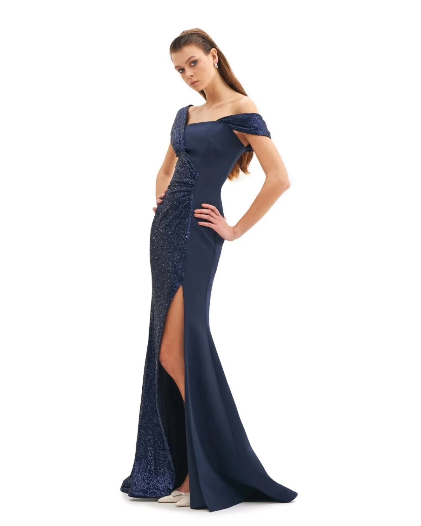 Holiday season has arrived.

Visit us today to discover our gorgeous Christmas collection.

#christmas #holiday #winter #abudhabi