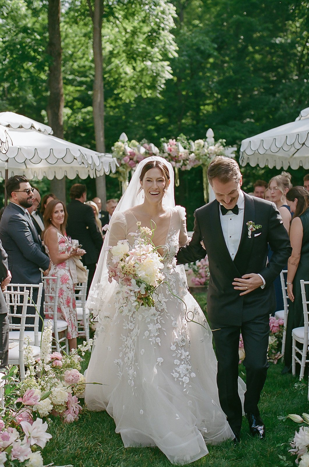 laura-powers-photo-michigan-summer-wedding-film-87_websize.jpg