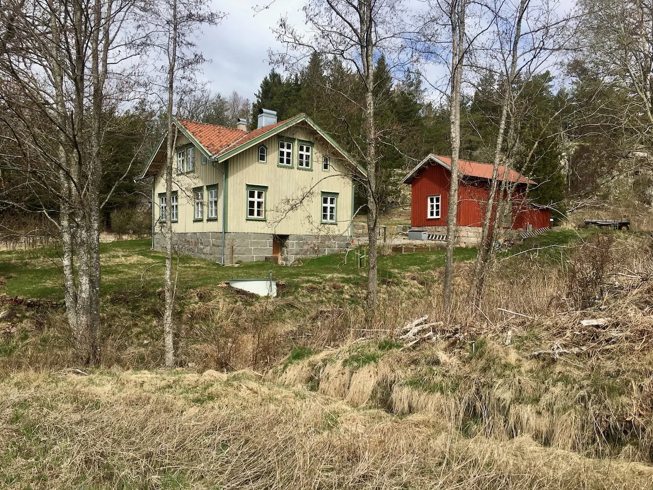 A Quiet Hierarchy of Colour