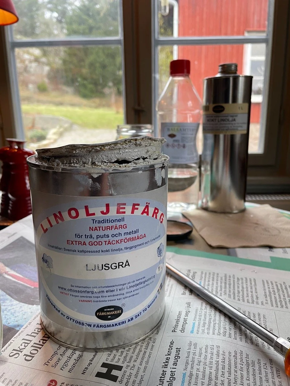 Ottoson linseed oil light gray paint