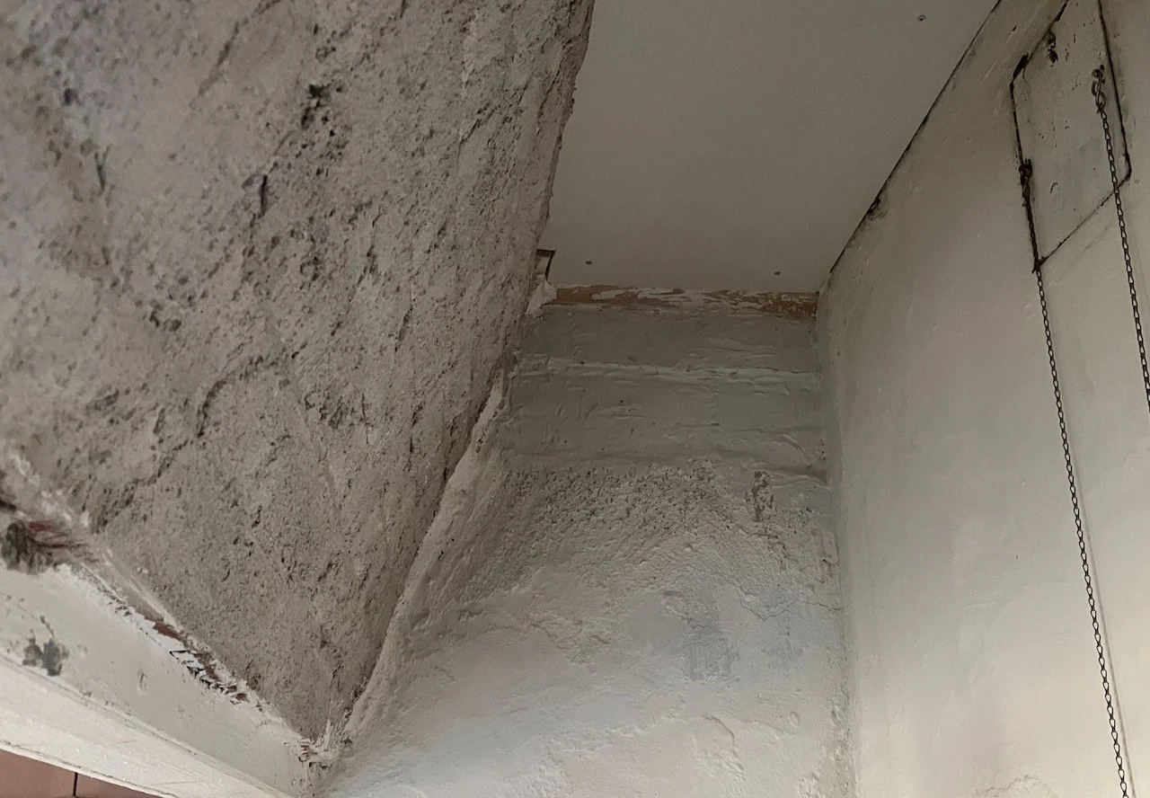 Fast curing cement-based covering the beam