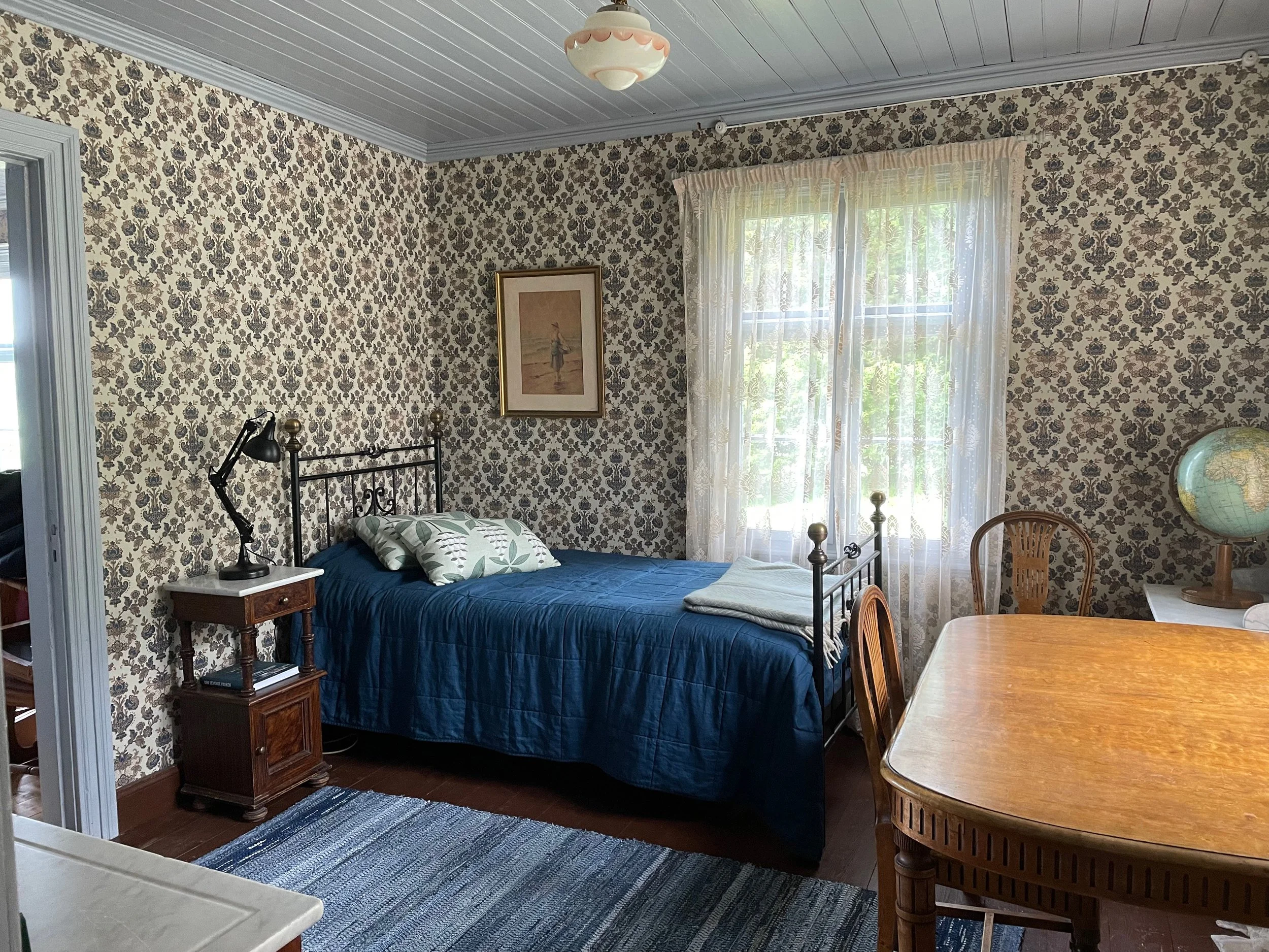 First floor guest room historic furniture