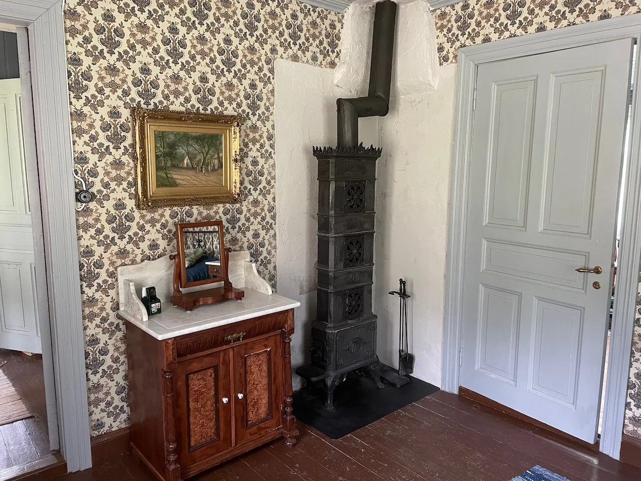 Norwegian etasje-ovn fire place