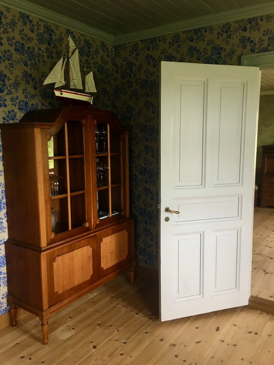 Gustavian cabinet for china