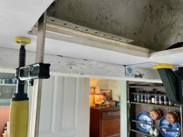 Board reinforced to take the weight on integrated fan