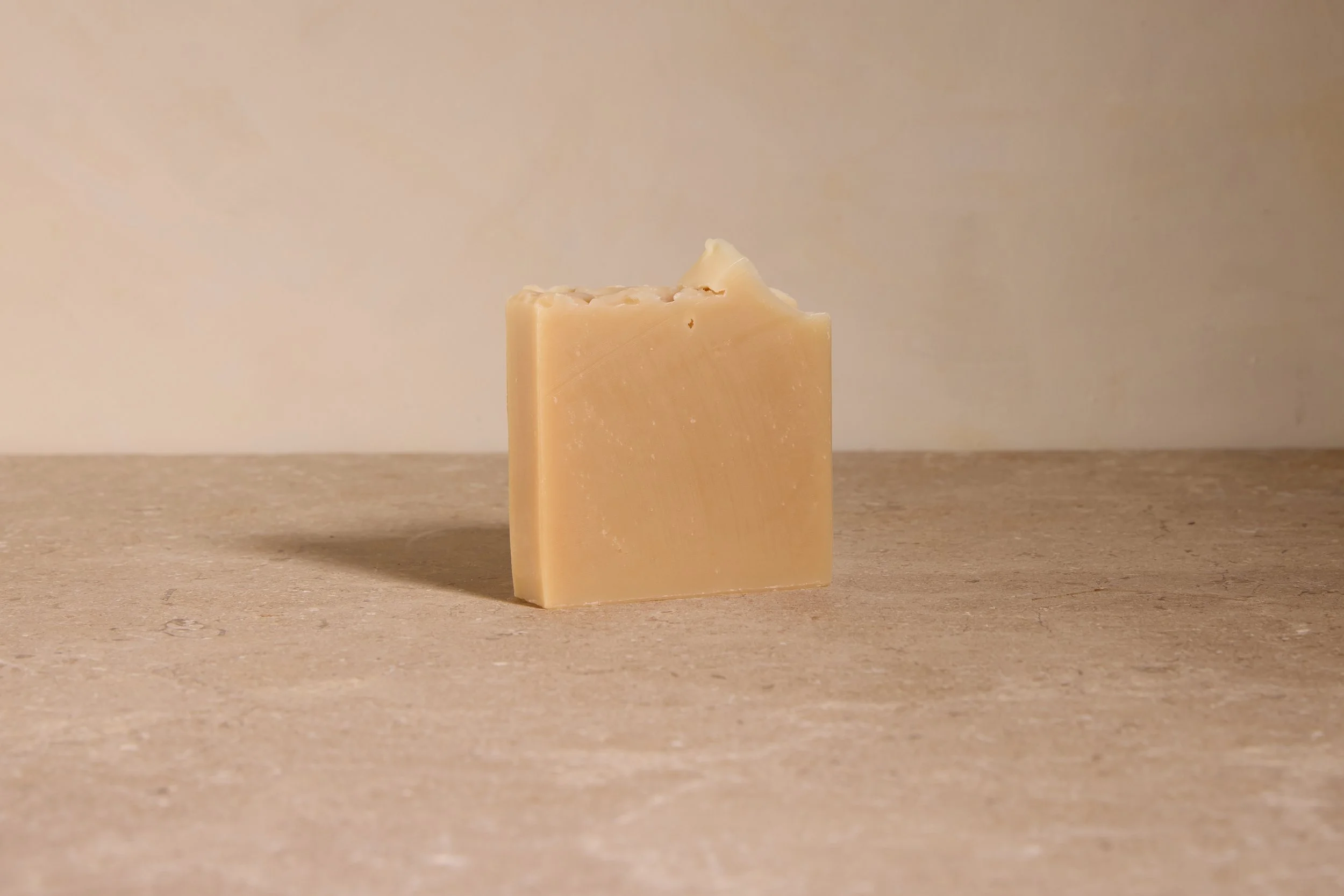 TomScottPhotos_Sept2026_HoneyCoconut_overallbrightness_naked_side.jpg
