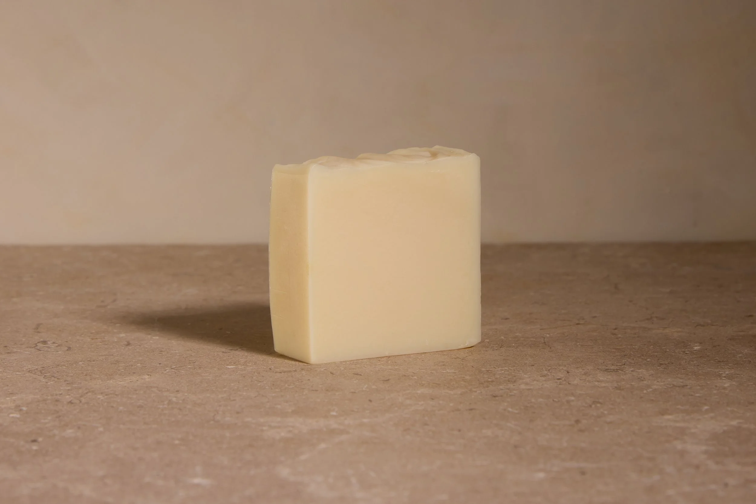 TomScottPhotos_Sept2026_FRESH_naked_side_beige.jpg