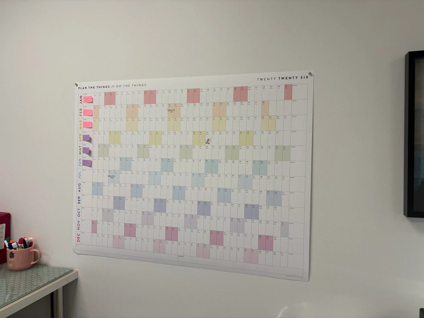 Is there anything better to start the year off than a fresh new calendar? 😍 ⁠
Is there anything worse than realizing it's super crooked, but there's no way those tacks are coming out because they basically had to be hammered in? 🤦&zwj;♀️ 😅⁠
⁠
We l