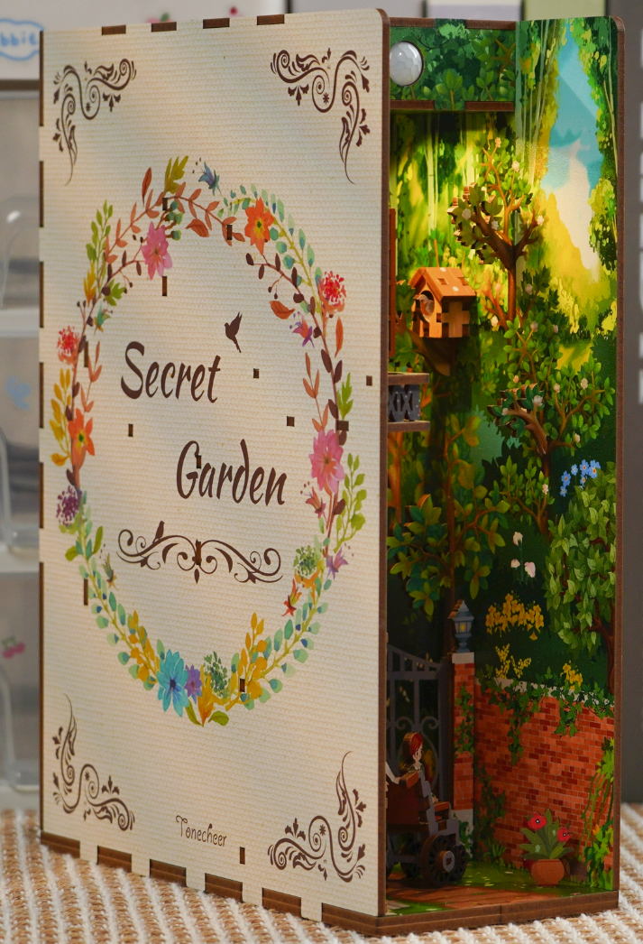 Book Nook Kit: Secret Garden