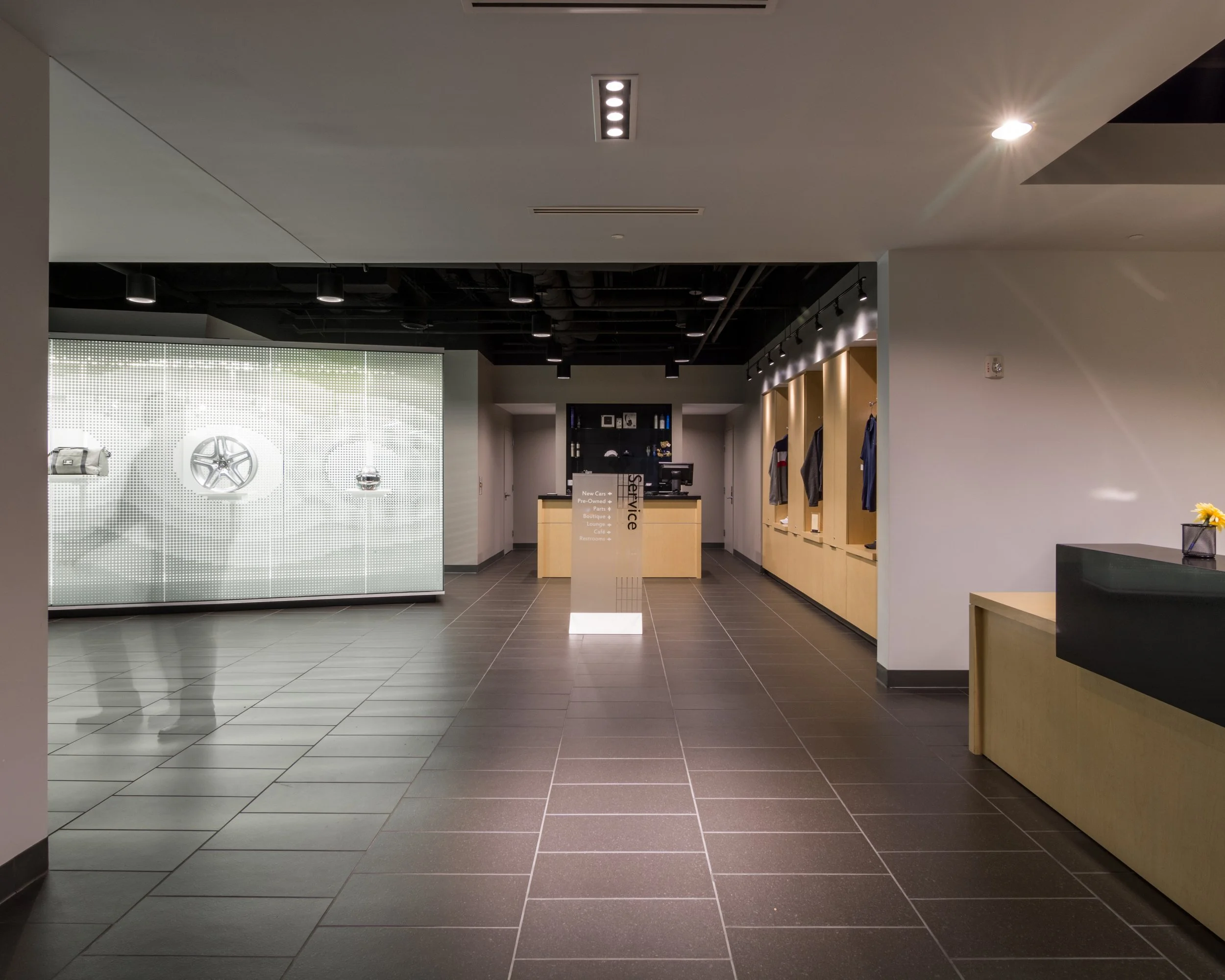 Mercedes Benz - Memphis-14.jpg