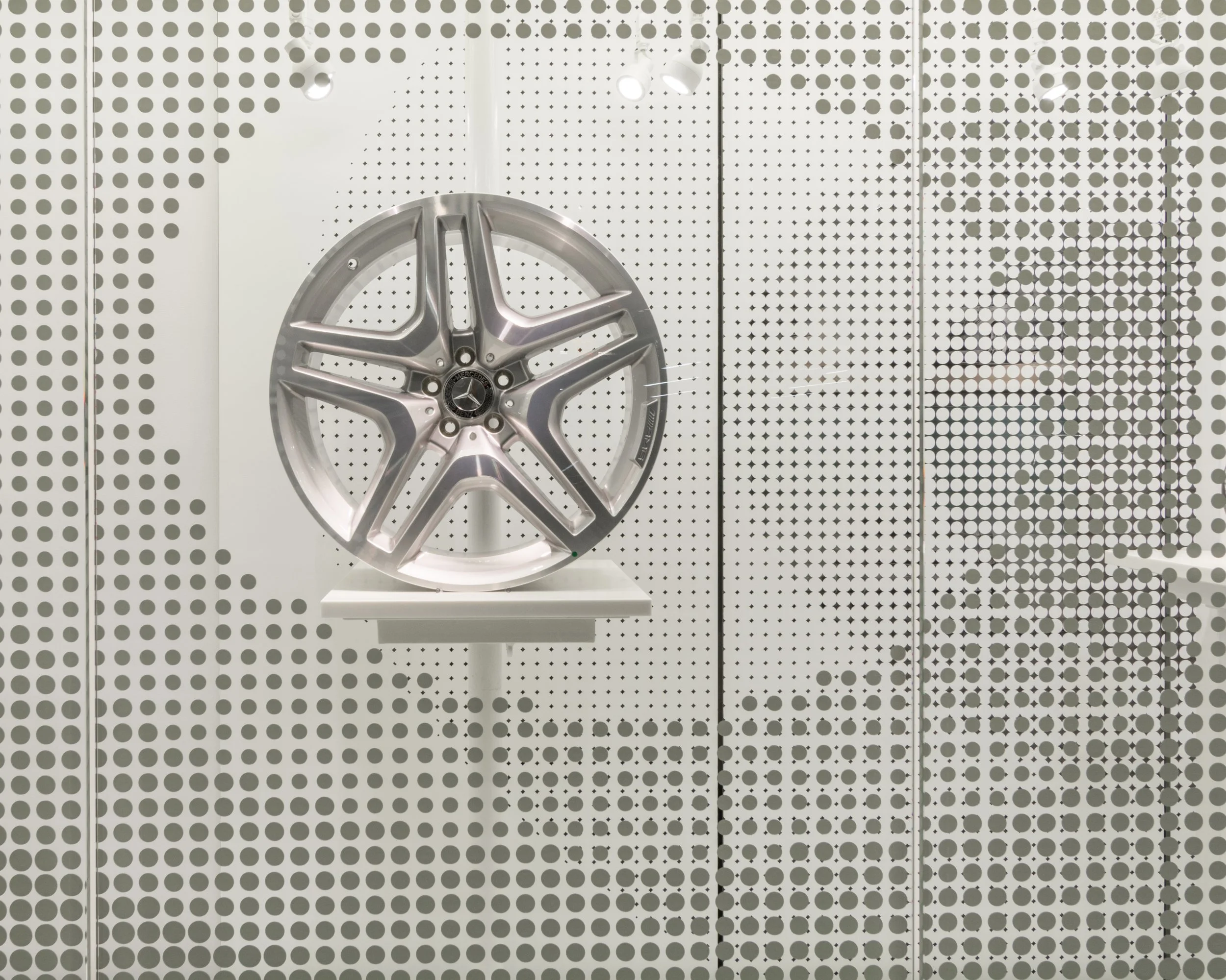 Mercedes Benz - Memphis-6.jpg