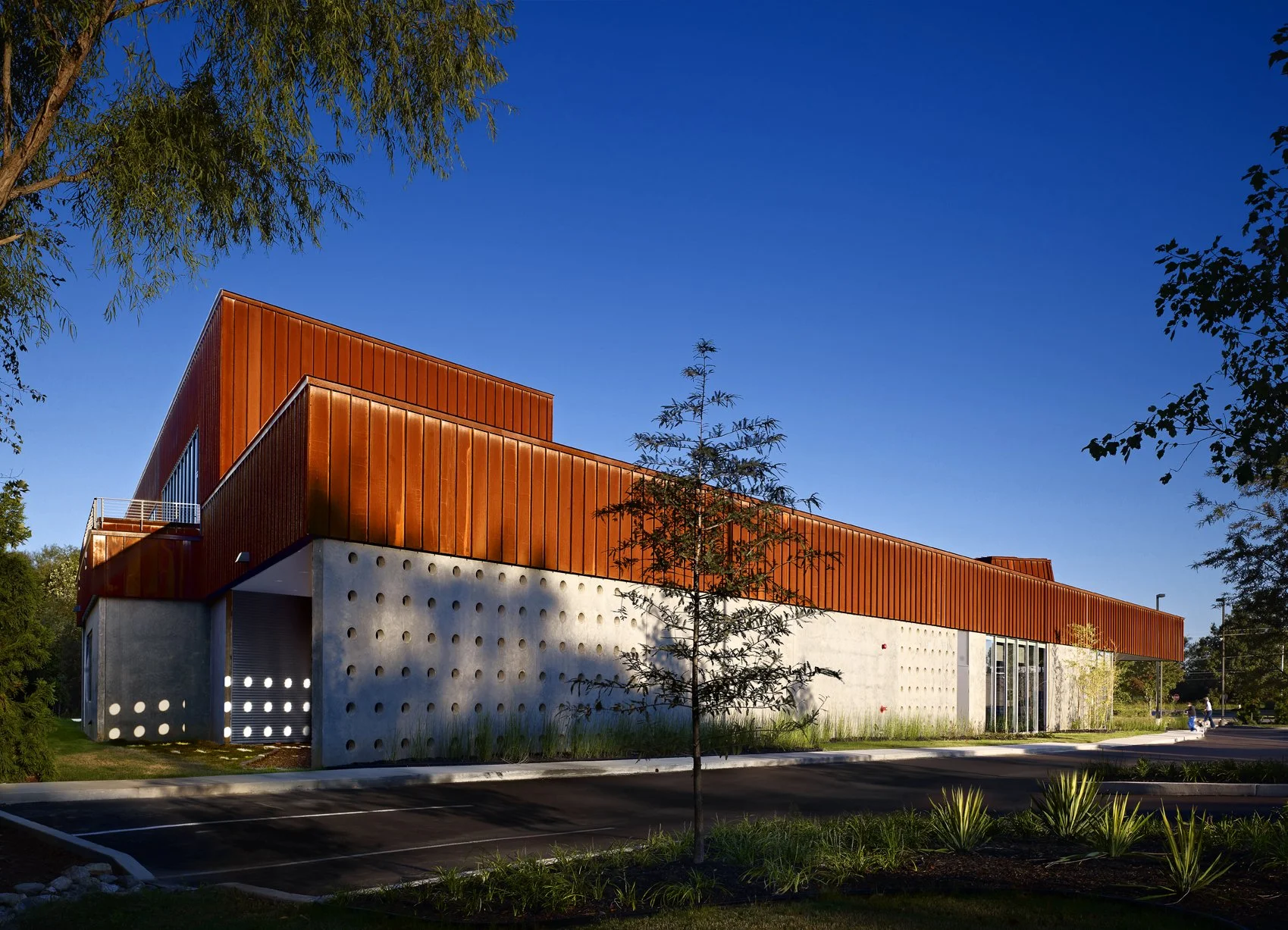 08_Med Vet_Exterior_L.jpg