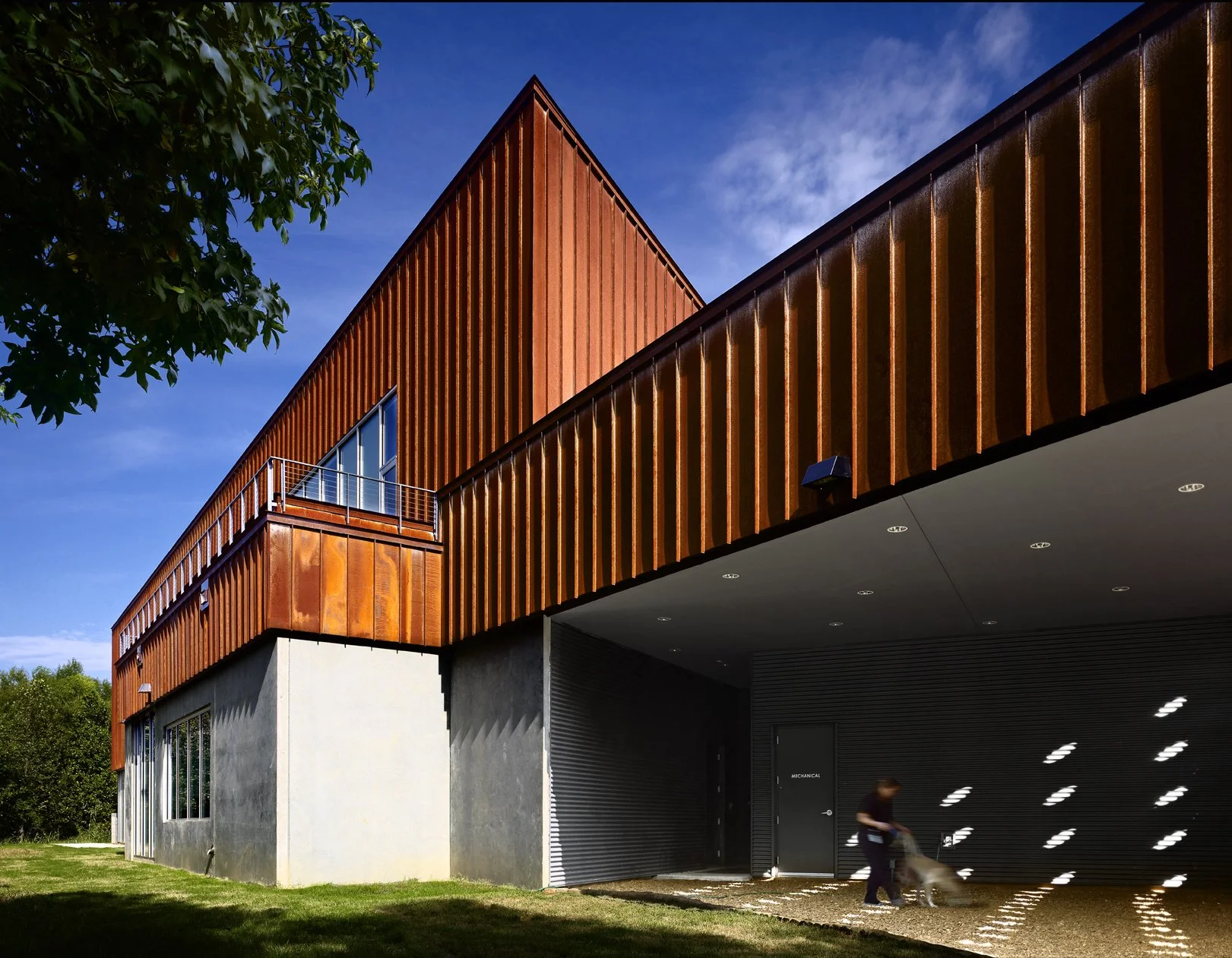 04_Med Vet_Exterior_L.jpg