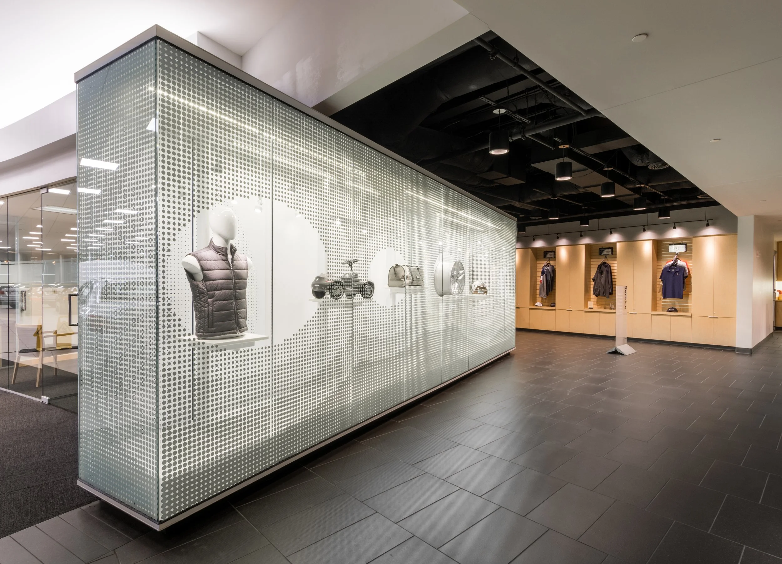 Mercedes Benz - Memphis-20.jpg