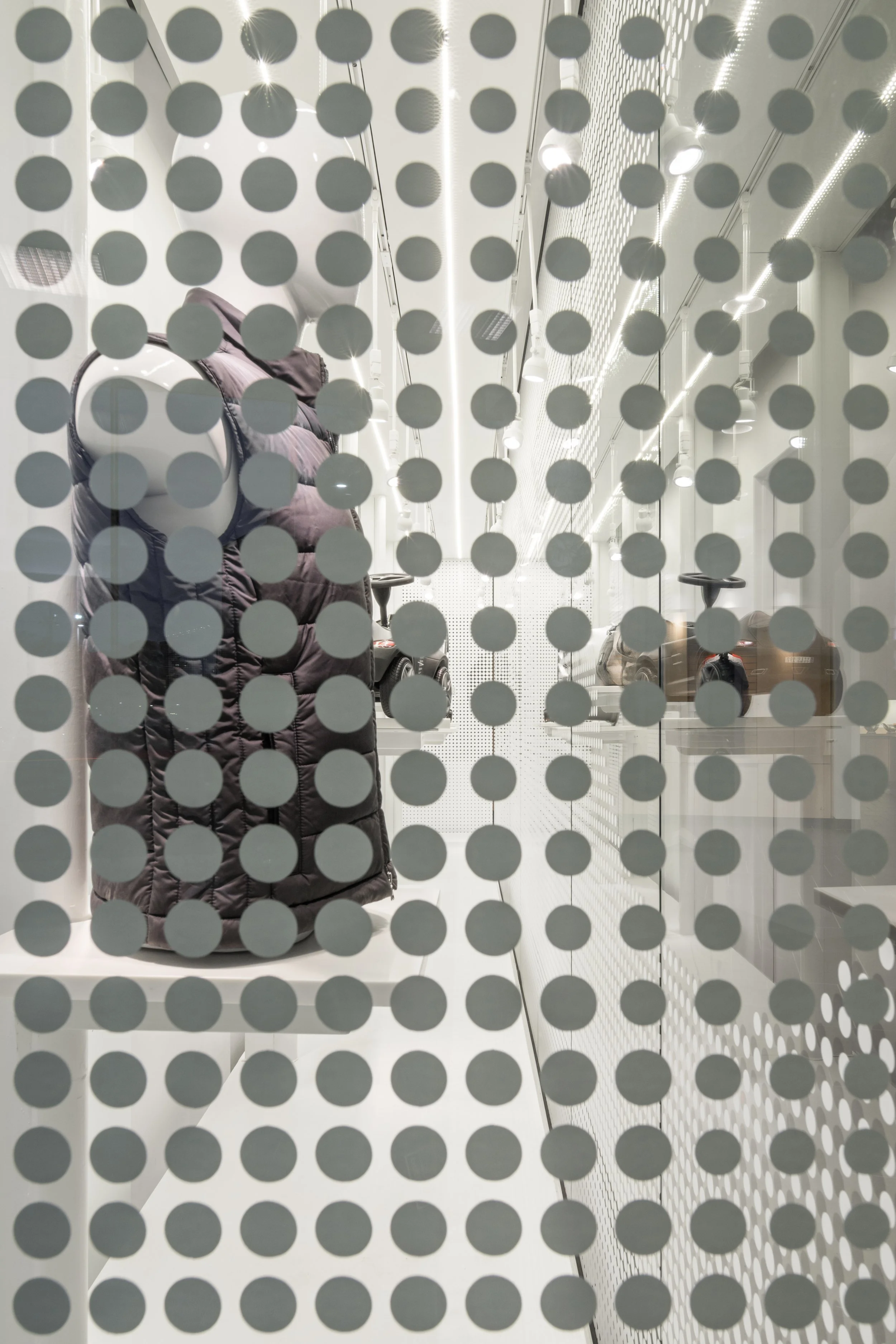 Mercedes Benz - Memphis-7.jpg