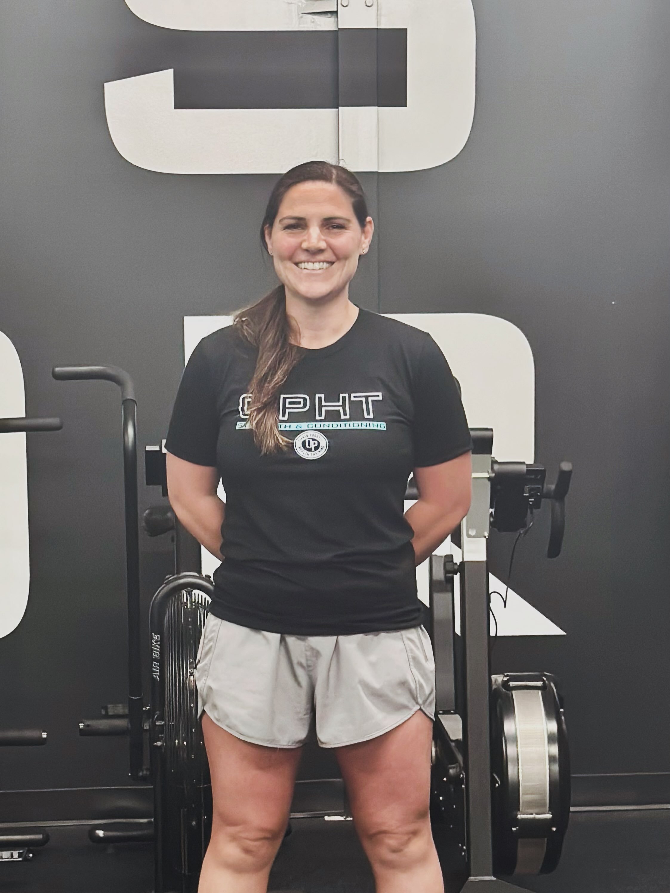 💪🏽🔥 WELCOME ALEX 🔥💪🏽

Alexandria Jimenez is a Strength and Conditioning Coach with over 10 years of experience helping youth and adult athletes improve performance, build strength, and develop confidence through training. She earned her Bachelo