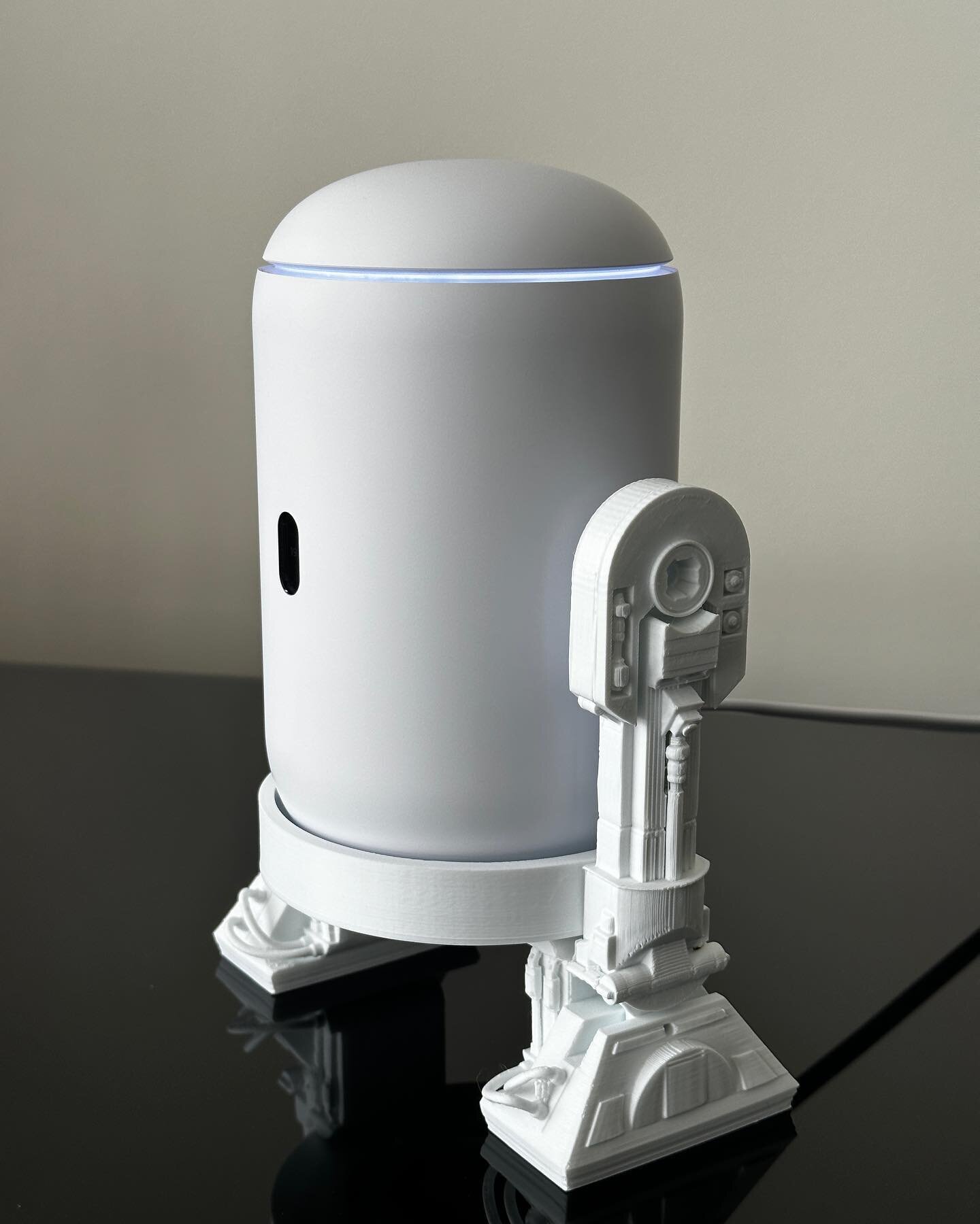 Upgrade your network to R2D2! This is an awesome accessory for the @ubiquiti Dream Machine and Dream Router. Printed by @jb3duk 
#yeg #yeggers #yegbusiness #unifi #networking